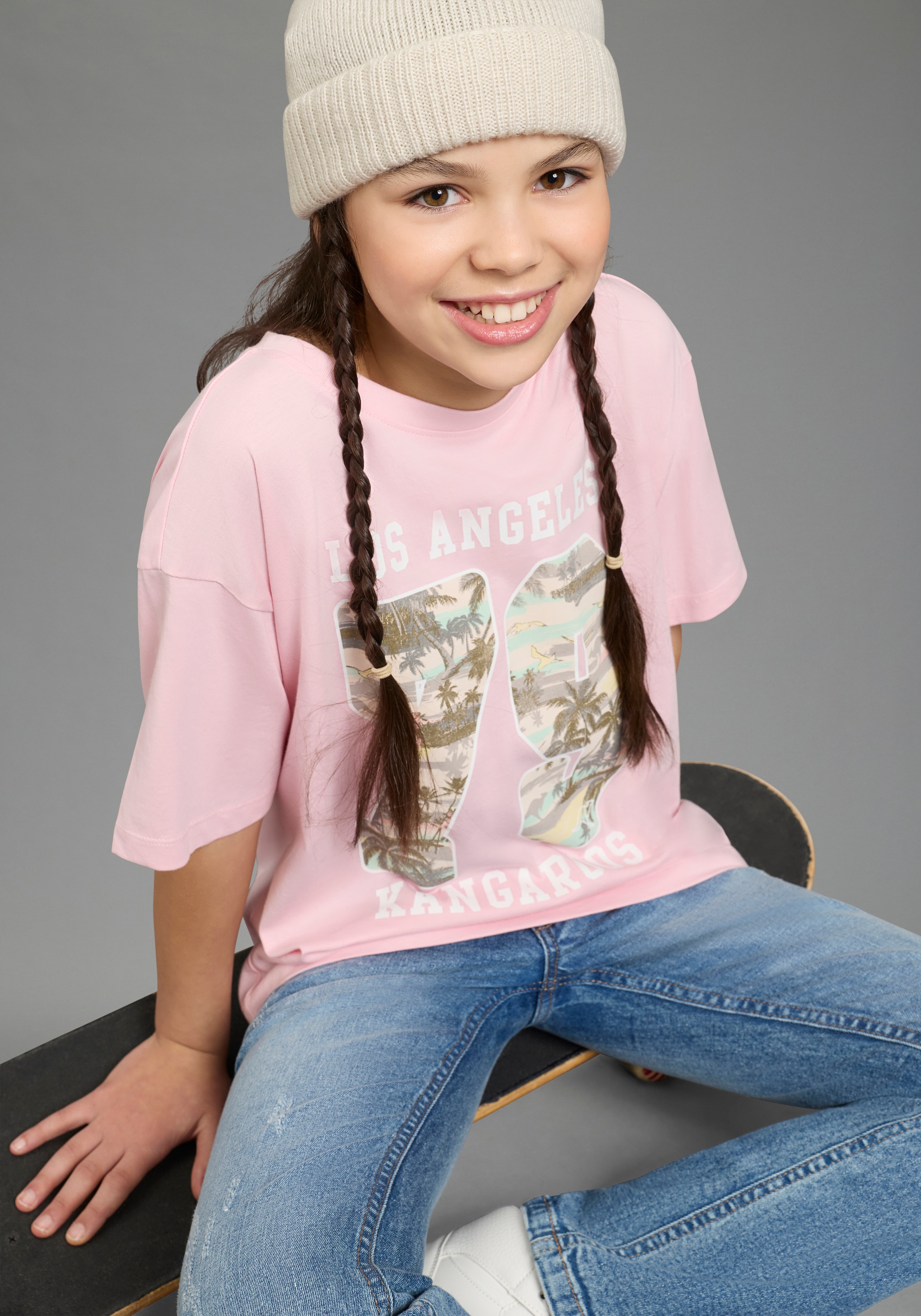 KangaROOS T-Shirt »Locker geschnittenes Shirt mit Palmenprint« lässige Passform, Kurzarm, bedruckt, aus Baumwolle