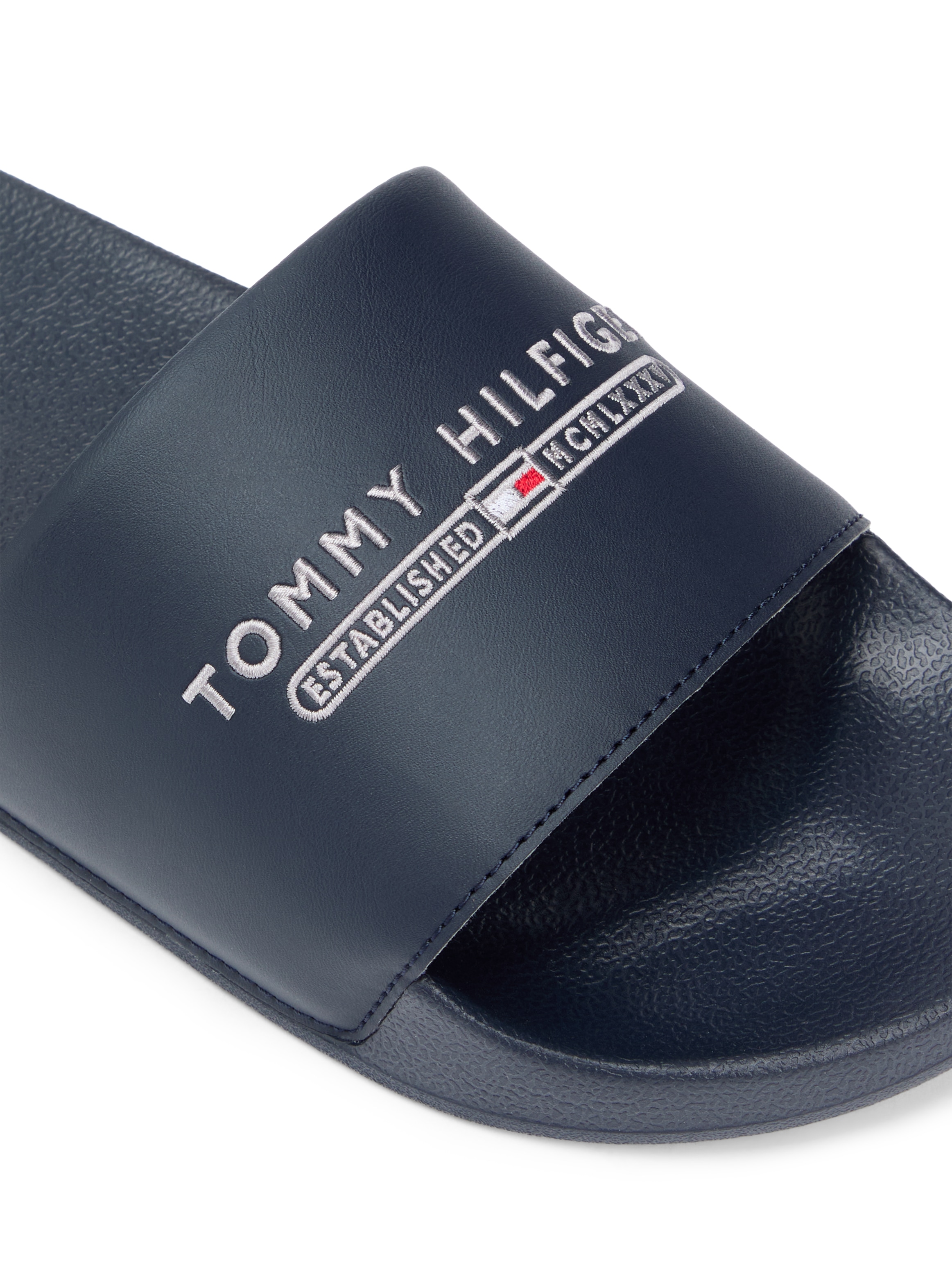 Tommy Hilfiger Pantolette »TOMMY HILFIGER RAISED POOL SLIDE«  , Sommerschuh, Badeschuh, Haussschuh mit Logoschriftzug
