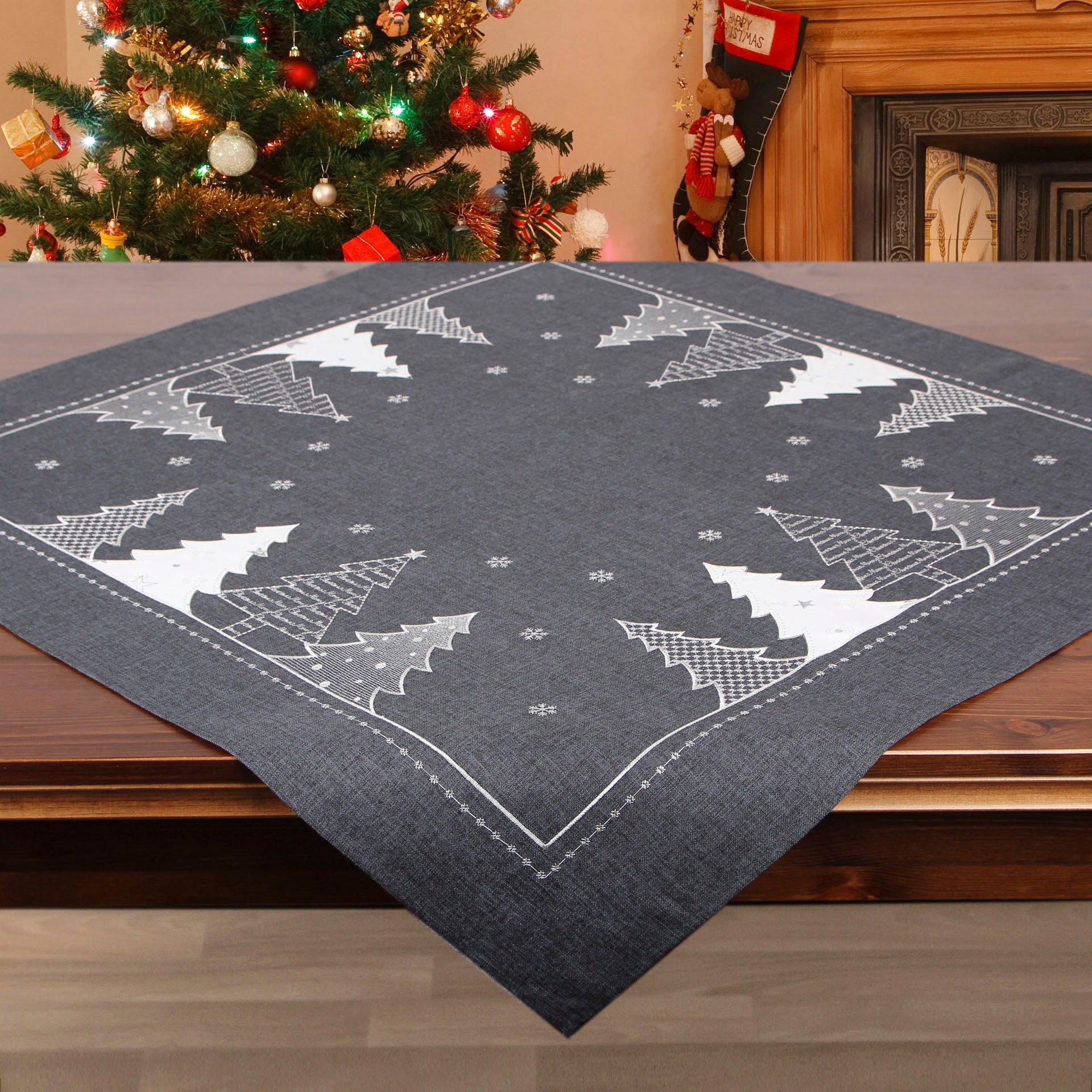 Delindo Lifestyle Mitteldecke »Tannenbaum«, (1 St.), Glattes Gewebe,  bestickt bei OTTO online