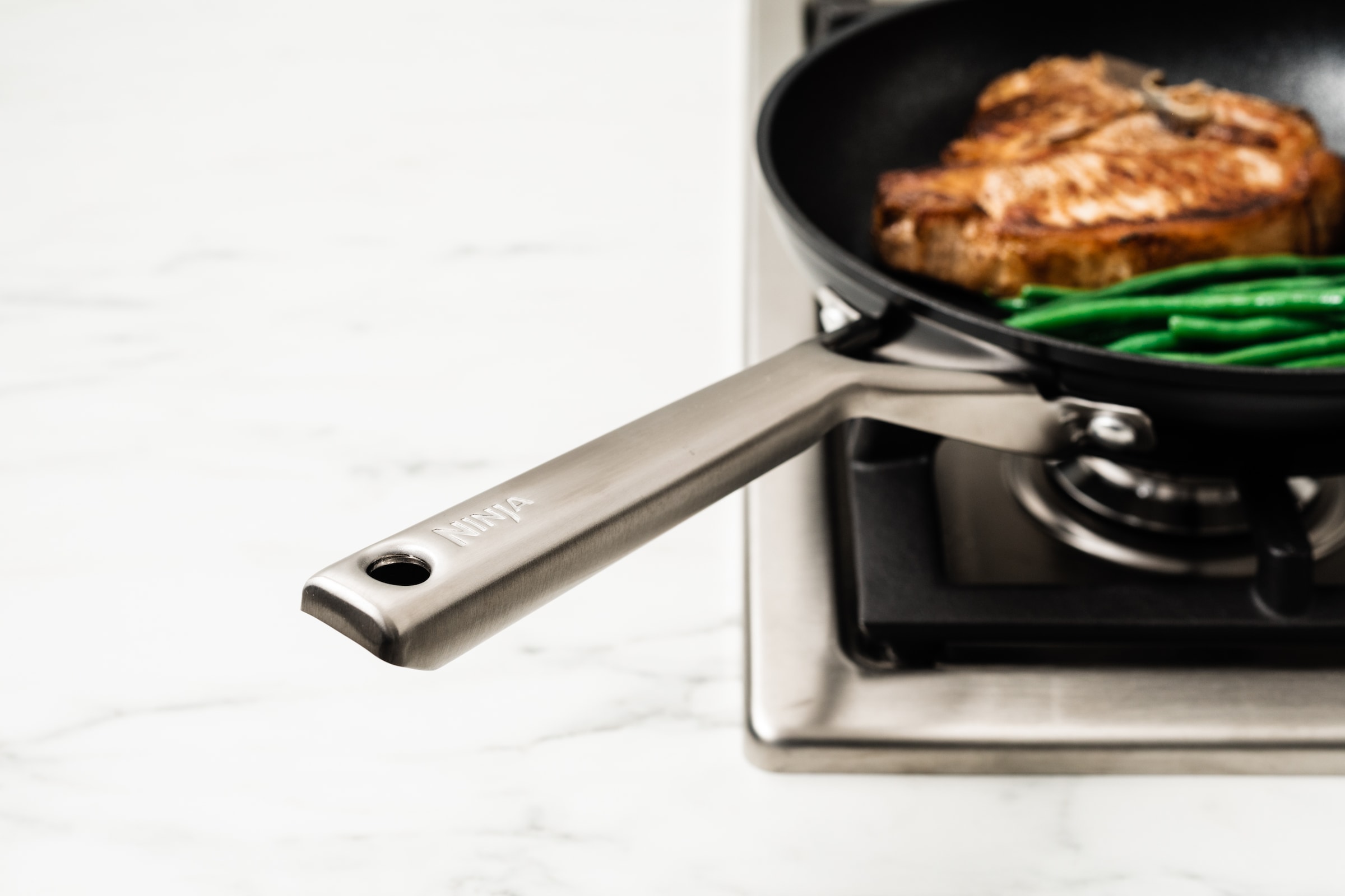 NINJA Bratpfanne »Ninja ZEROSTICK Edelstahl-Pfanne C600DE« Edelstahl 1 Stk. tlg. Edelstahl mit Aluminiumbeschichtung für Braten bei hohen Temperaturen