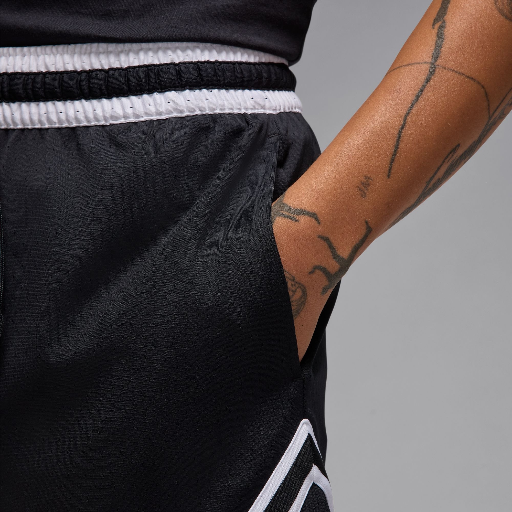 Jordan Trainingsshorts »Jordan Sport Men's Dri-FIT Mesh Diamond Shorts«  mit Kordelzug im Bund, aus Polyester