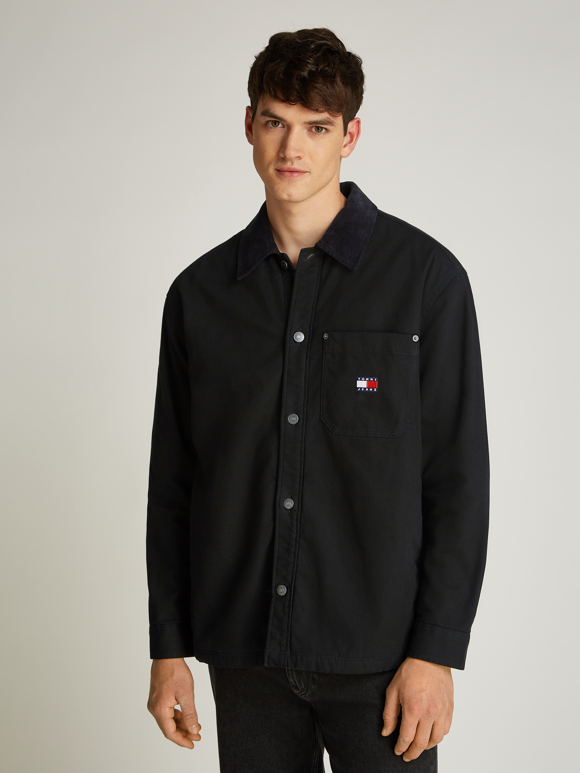 TOMMY JEANS Hemdjacke »TJM CANVAS-CORD OVERSHIRT EXT«, mit angerauter weichen Innenseite