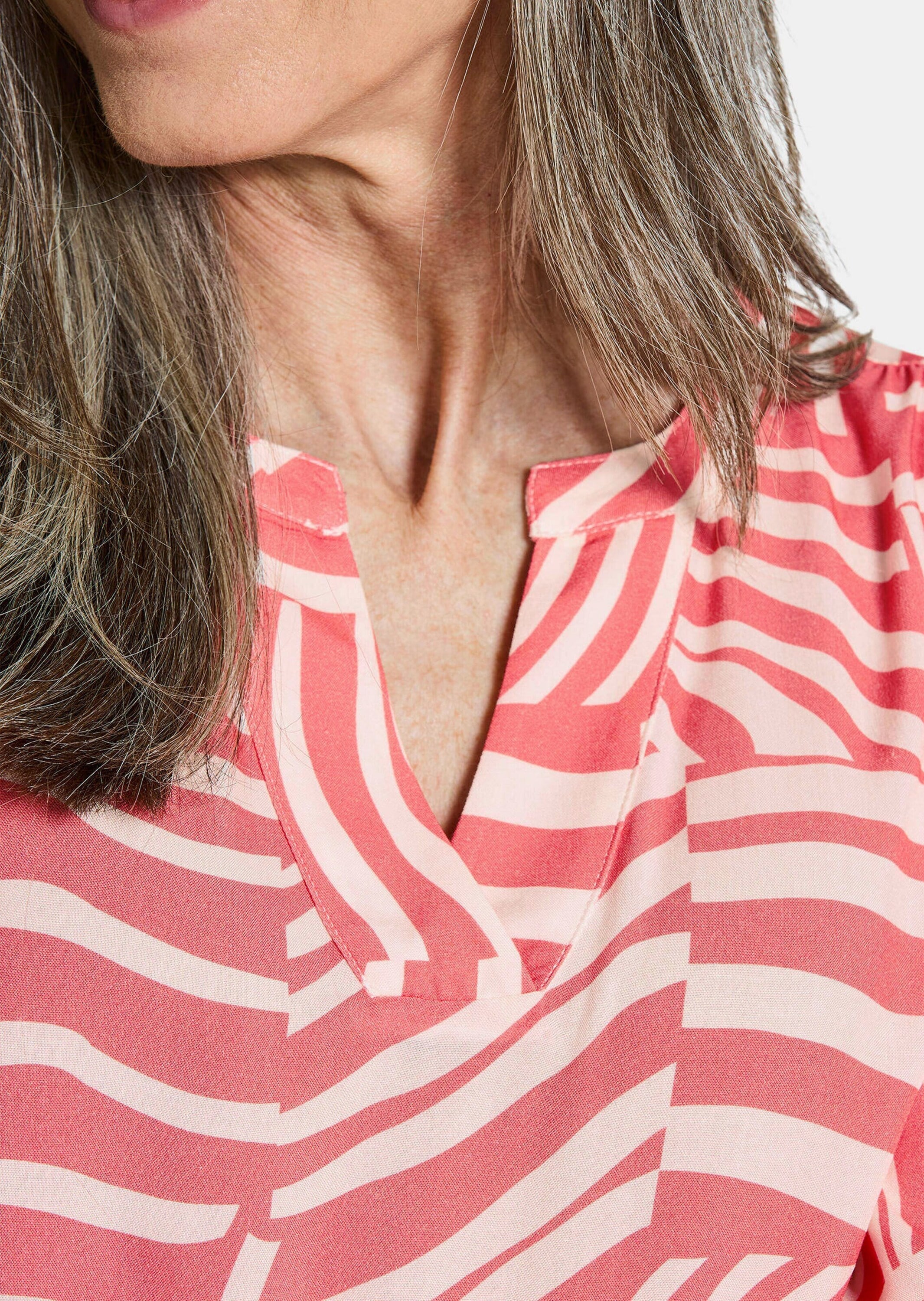 GOLDNER Schlupfbluse »Grafische Viskosebluse mit Schlitz« Gummibündchen am Armabschluss