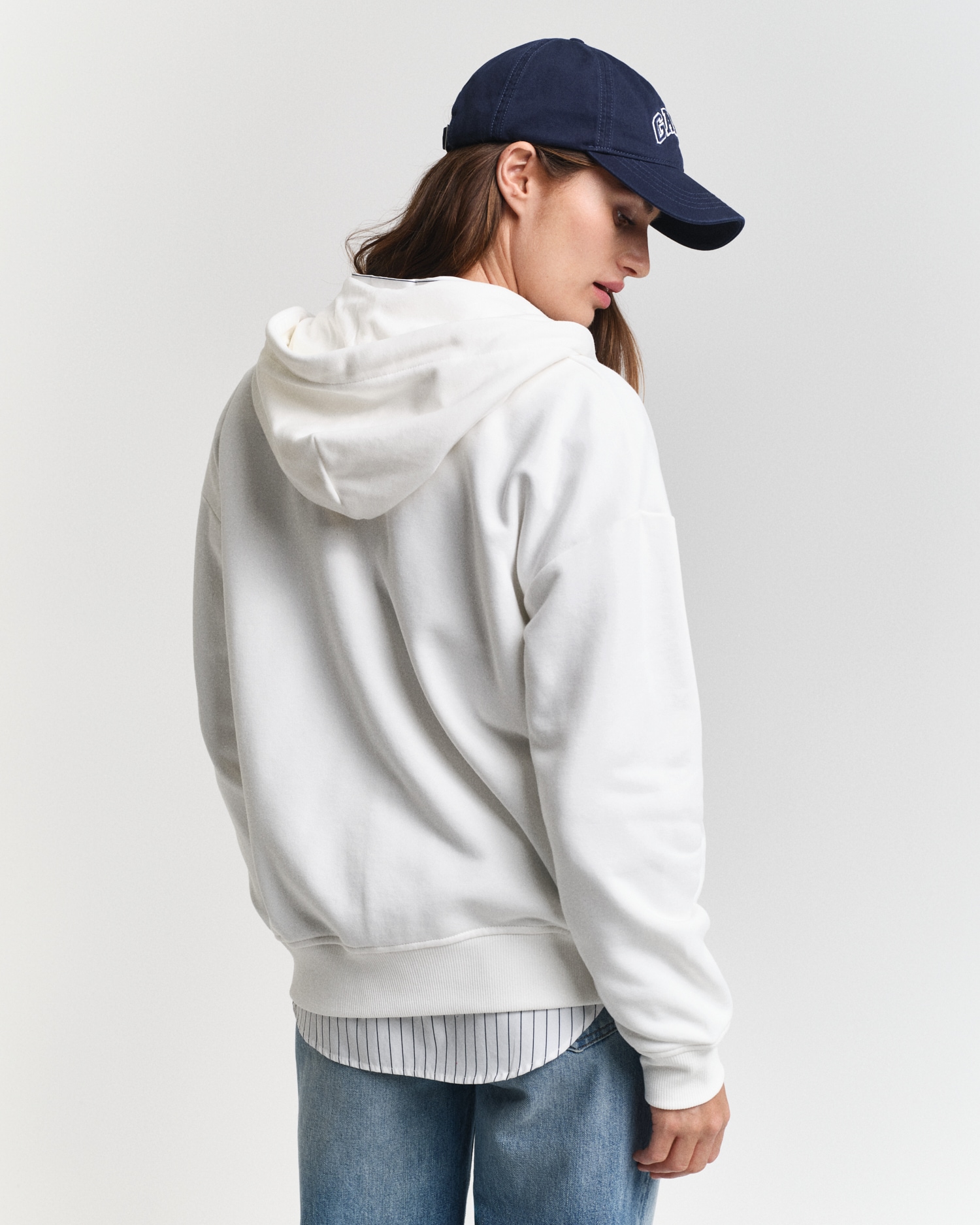 Gant Kapuzensweatjacke »SHIELD ZIP HOODIE«, Grafische GANT-Stickerei auf der Brust