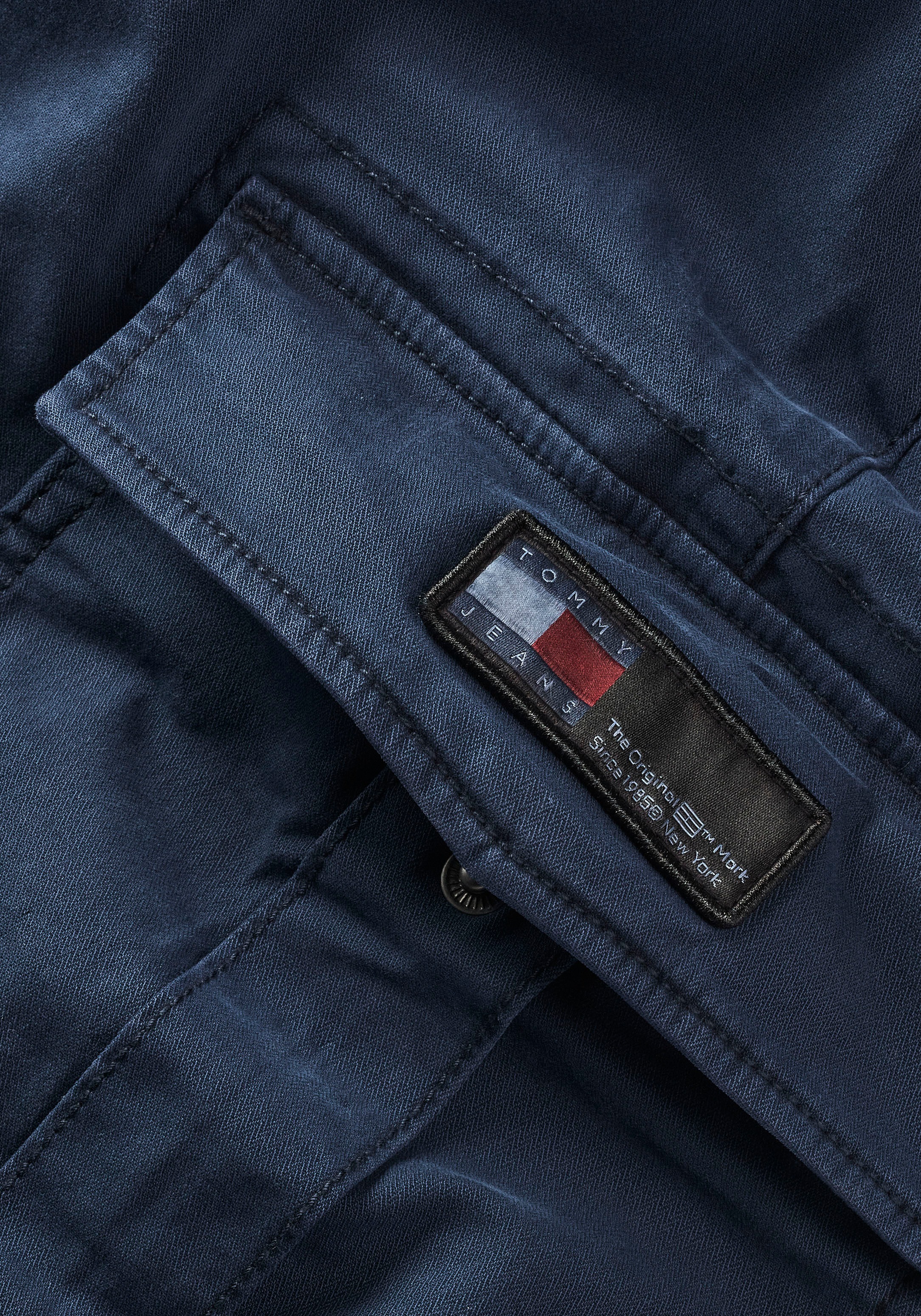 Tommy Jeans Cargohose »TJM AUSTIN LIGHTWEIGHT CARGO«, mit Logoprägung