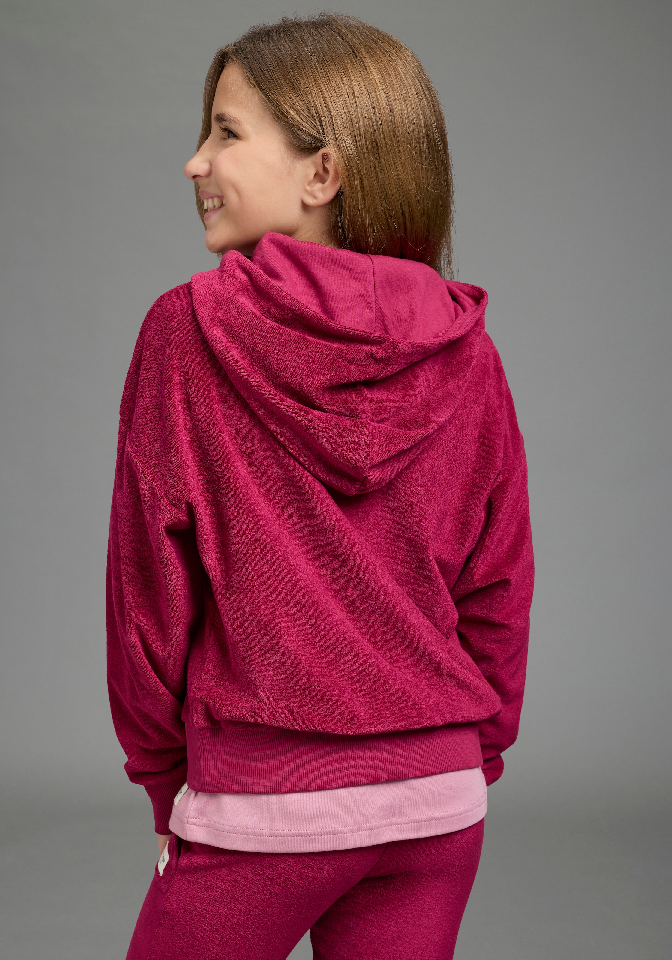 H.I.S Sweatjacke »Kuschelweiche Nicki-Jacke« mit Kapuze, für vielseitige Einsätze, mit Stickerei