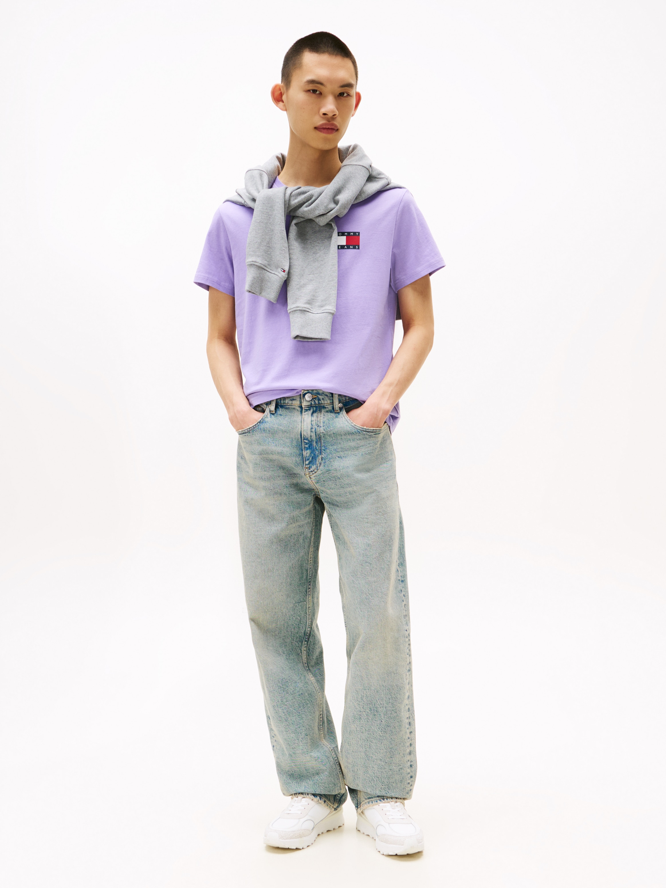 Tommy Jeans T-Shirt »TJM SLIM ESSENTIAL FLAG TEE EXT«, Mit Rundhalsausschnitt