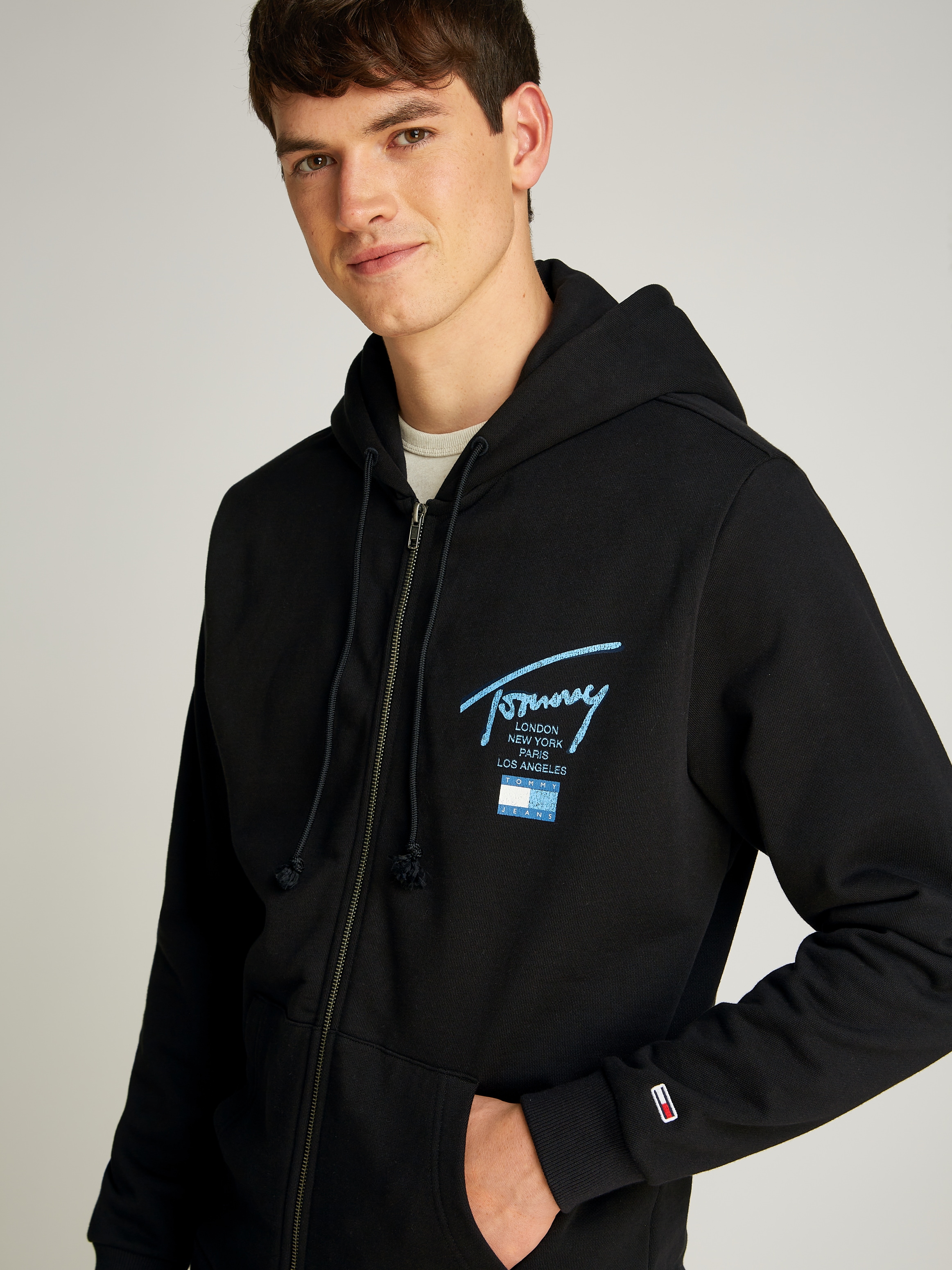Tommy Jeans Sweatjacke »TJM REG SIG TWIST ZIPTHRU EXT«, mit großem Logo am Rücken