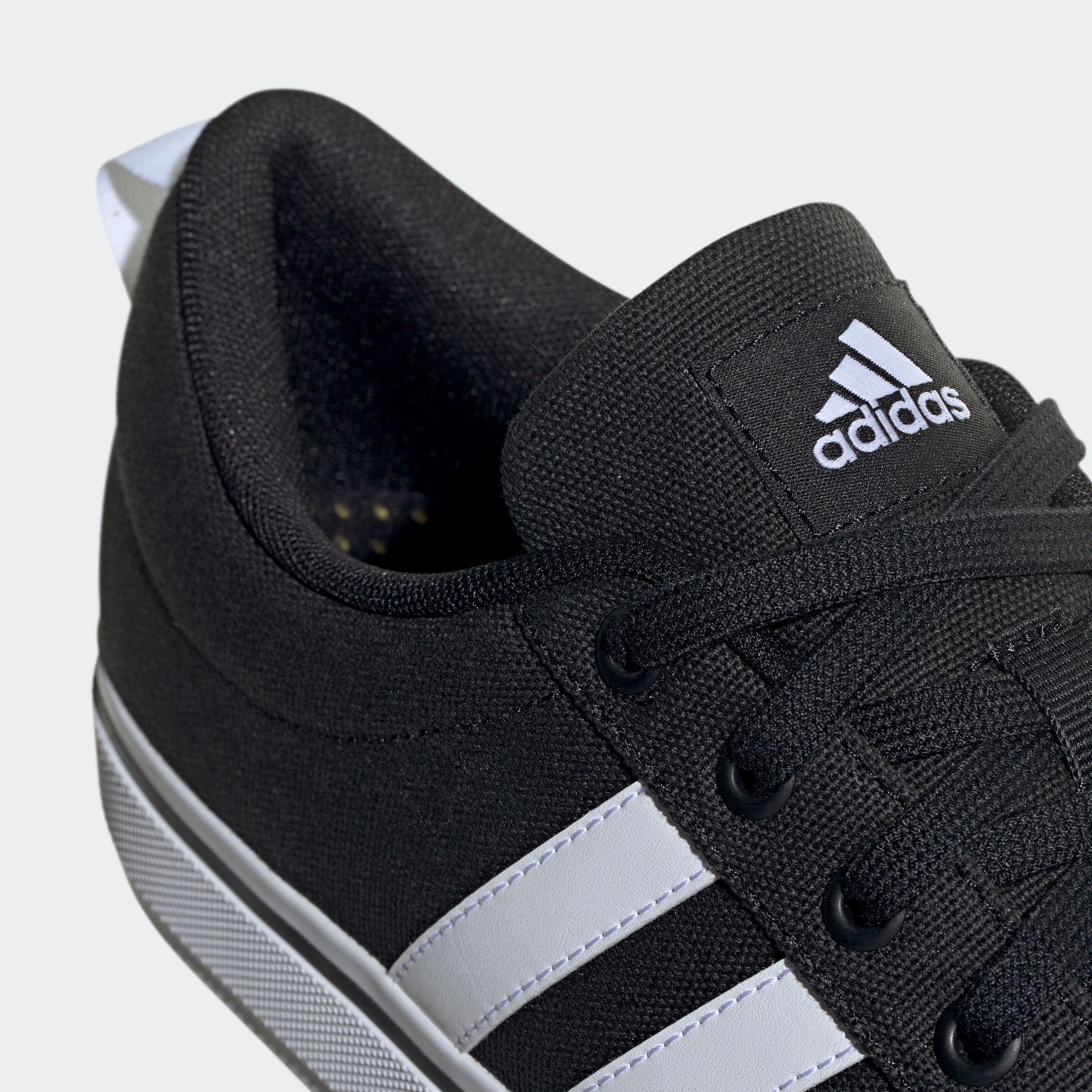 adidas Sportswear Sneaker »BRAVADA 2.0 LIFESTYLE SKATEBOARDING CANVAS«, Design auf den Spuren des adidas Nizza