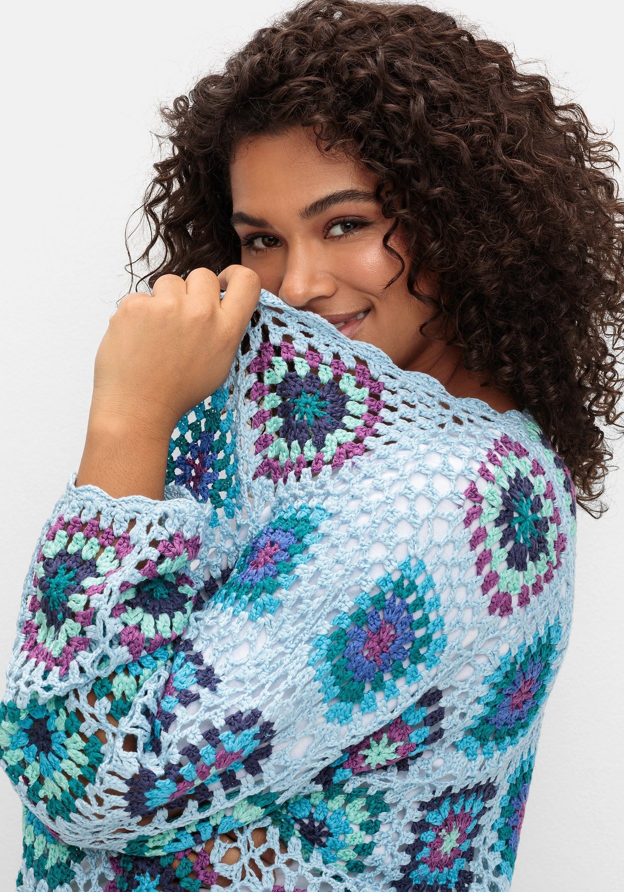 Sheego Cardigan »Strickjacke in Häkeloptik, mit Crochet-Muster«