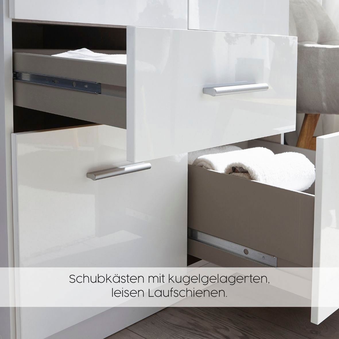rauch Kleiderschrank »Drehtürenschrank Schrank Garderobe BURANO« mit Schubladen und Spiegelumrandung in Farbabsetzung MADE IN GERMANY