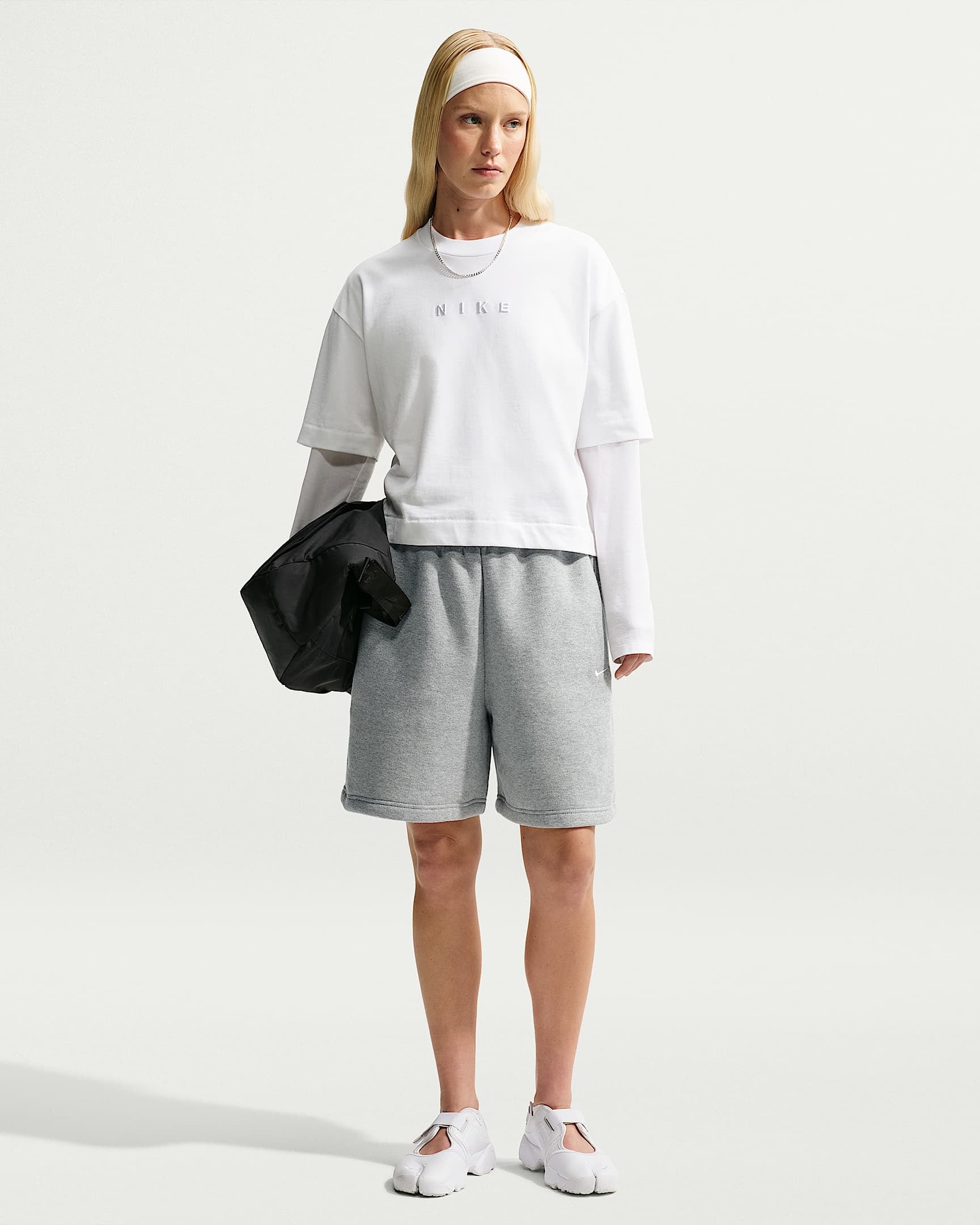 Nike Sportswear Sweatshorts »W NK STDO FLC MW HR OS SHORT«  sportlicher Schnitt, aus Baumwolle und Polyester