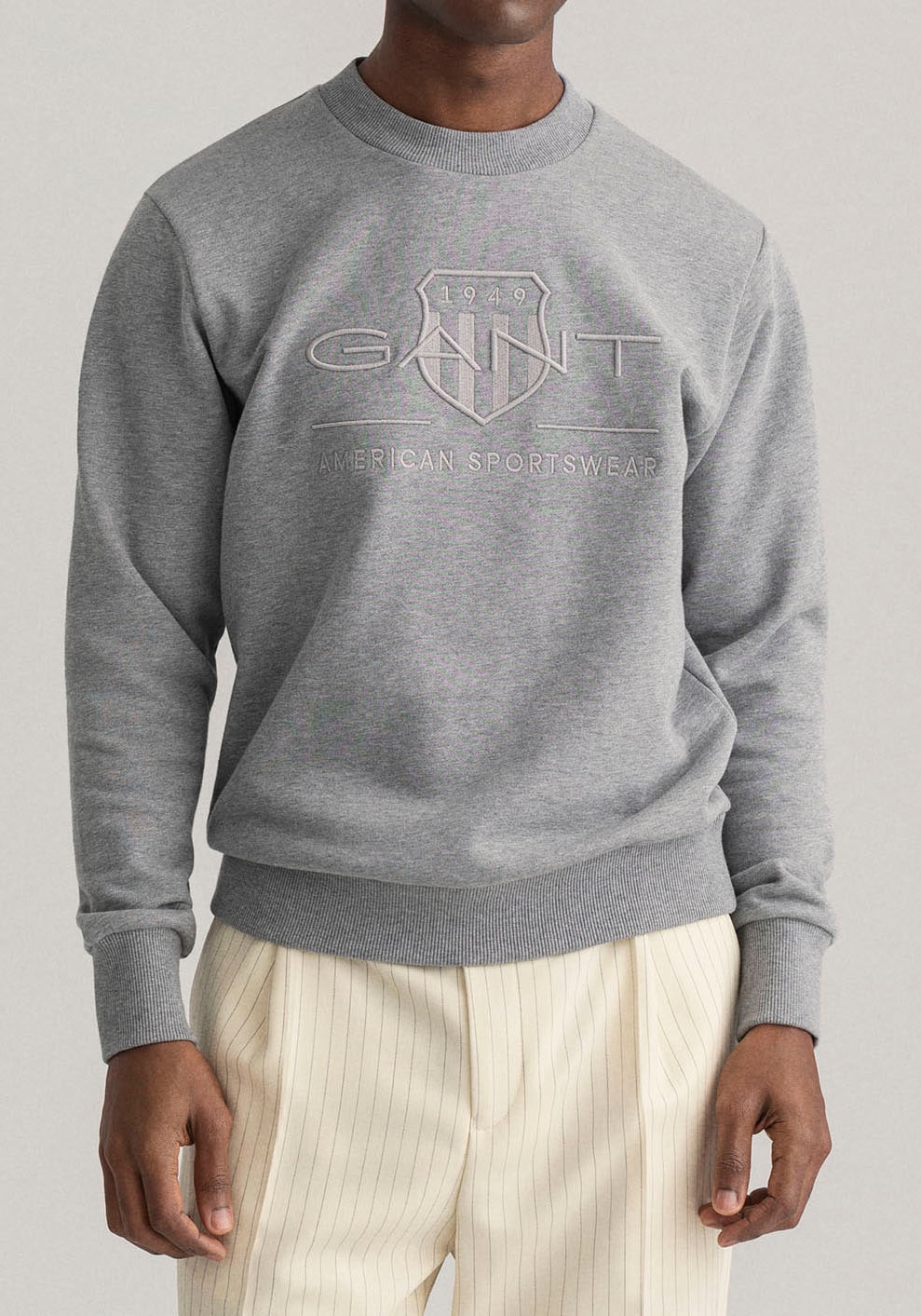 Gant Sweatshirt »D1. TONAL ARCHIVE SHIELD C-NECK«, mit Logostickerei auf der Brust