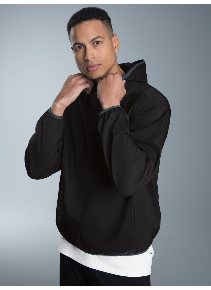 Trigema Sweatjacke »TRIGEMA Dünne Kapuzenjacke mit praktischen Taschen«