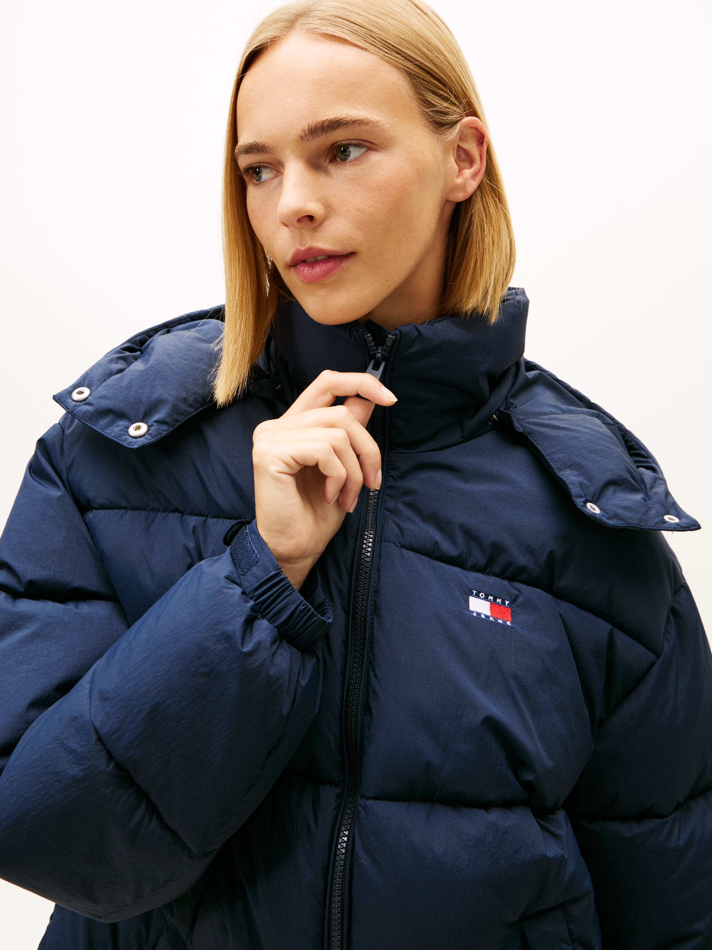 Tommy Jeans Steppjacke »TJW OVS HOODED FLAG PUFFER EXT« mit Kapuze