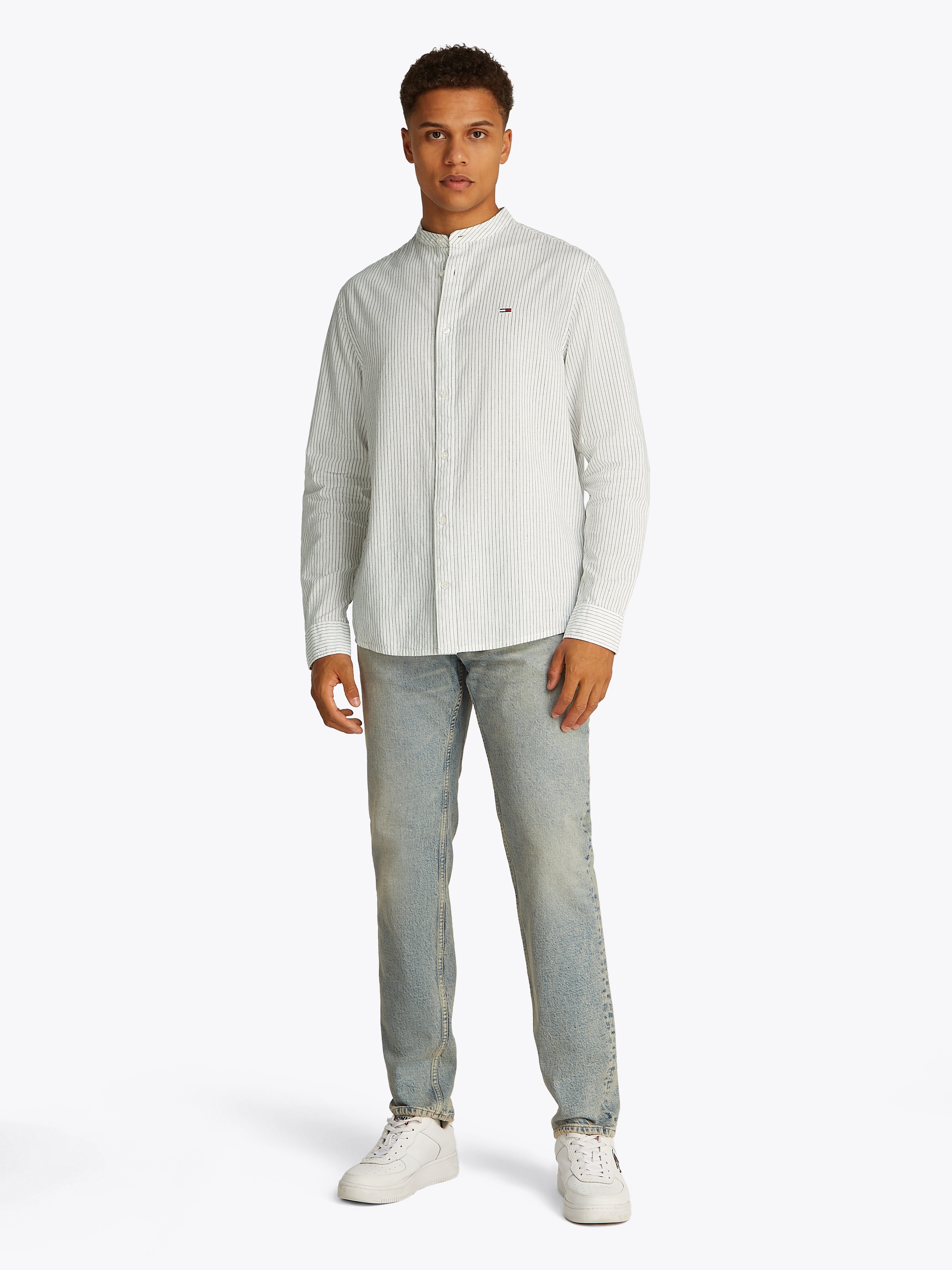 Tommy Jeans Langarmhemd »TJM LINEN MIX BND STP SHRT EXT«, Mit Rundhalsausschnitt