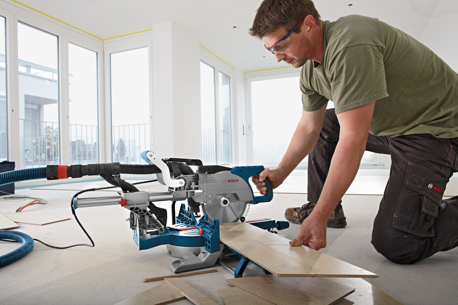 Bosch Professional Akku-Kapp-Gehrungssäge »GCM 8 SJL + GTA 26«, ohne Akku und Ladegerät