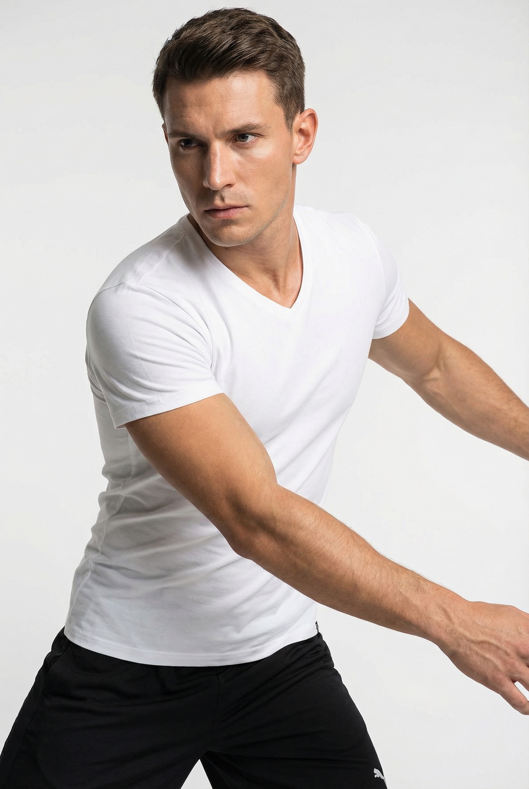 PUMA T-Shirt »PUMA EVERYDAY V-NECK TEE« 2er Pack,  mit kurzen Ärmeln und V-Ausschnitt
