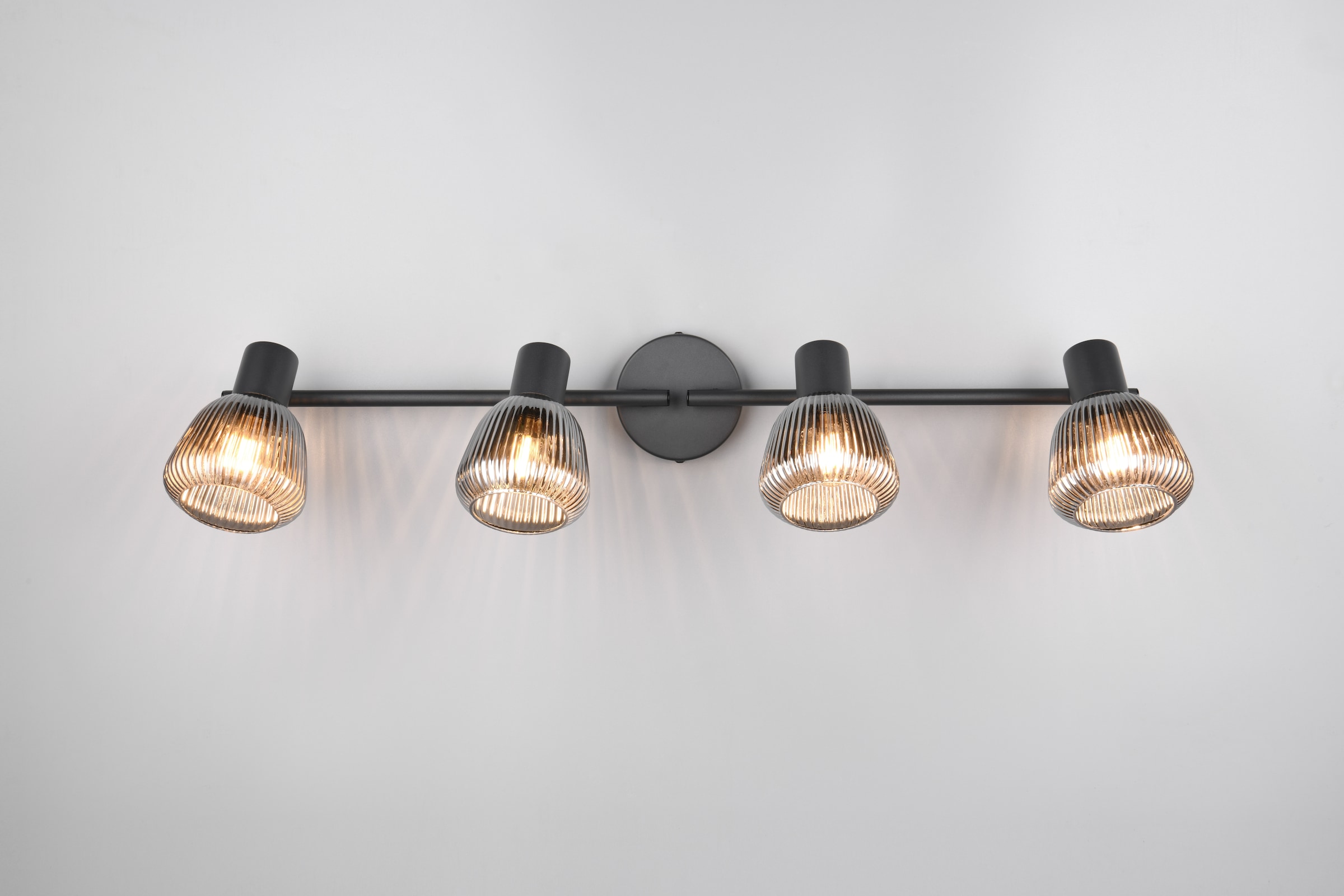 TRIO Leuchten Deckenstrahler »TARIFA, 4-flammiger Deckenspot mit Glasschirm, exkl 4xE14 max 10W« E14 1 Stk. warmweiß - kaltweiß Glasschirm in Riffeloptik leicht verspiegelt, verstellbare Spots