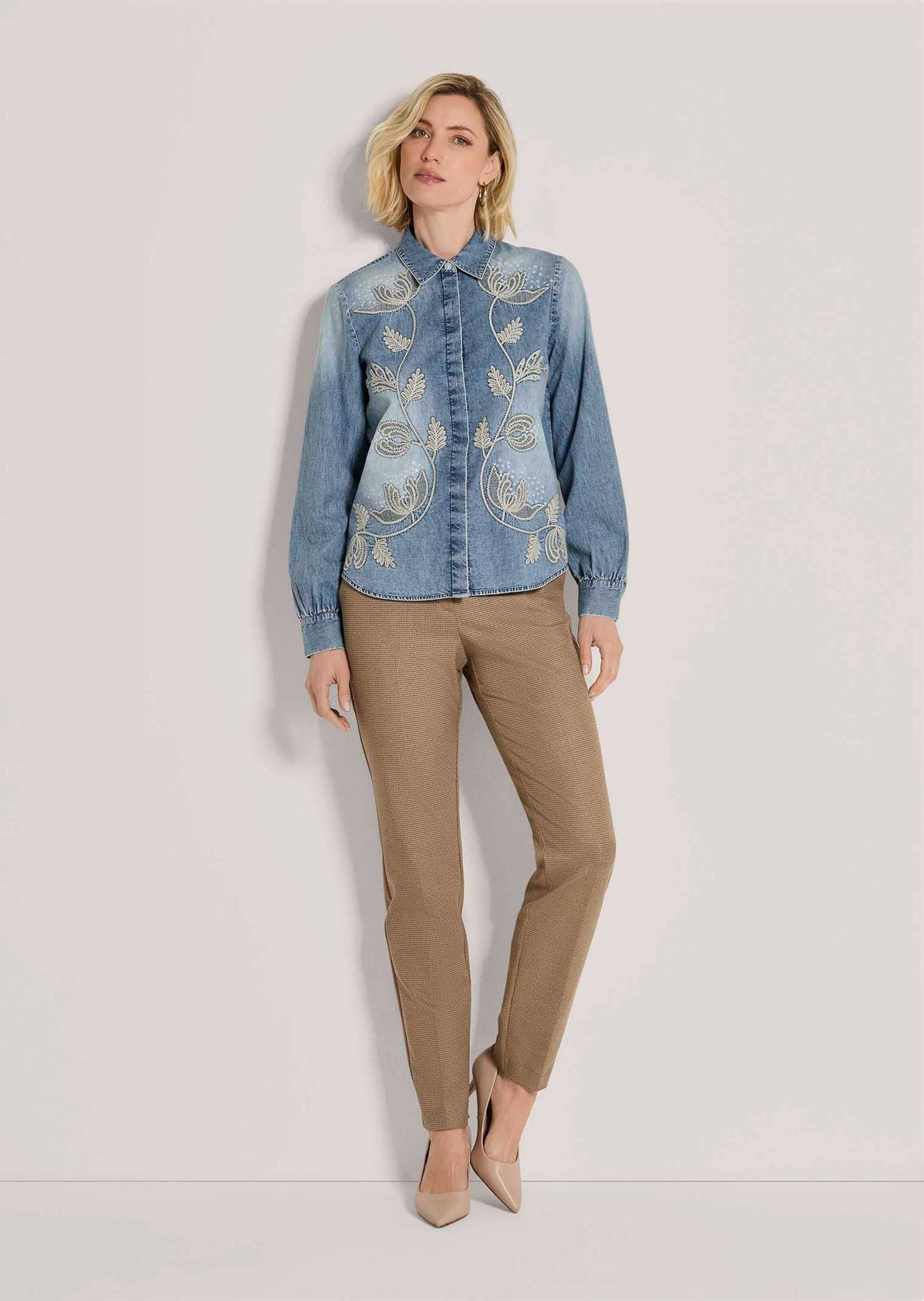MADELEINE Hemdbluse »Bluse Jeansbluse mit floraler Stickerei«