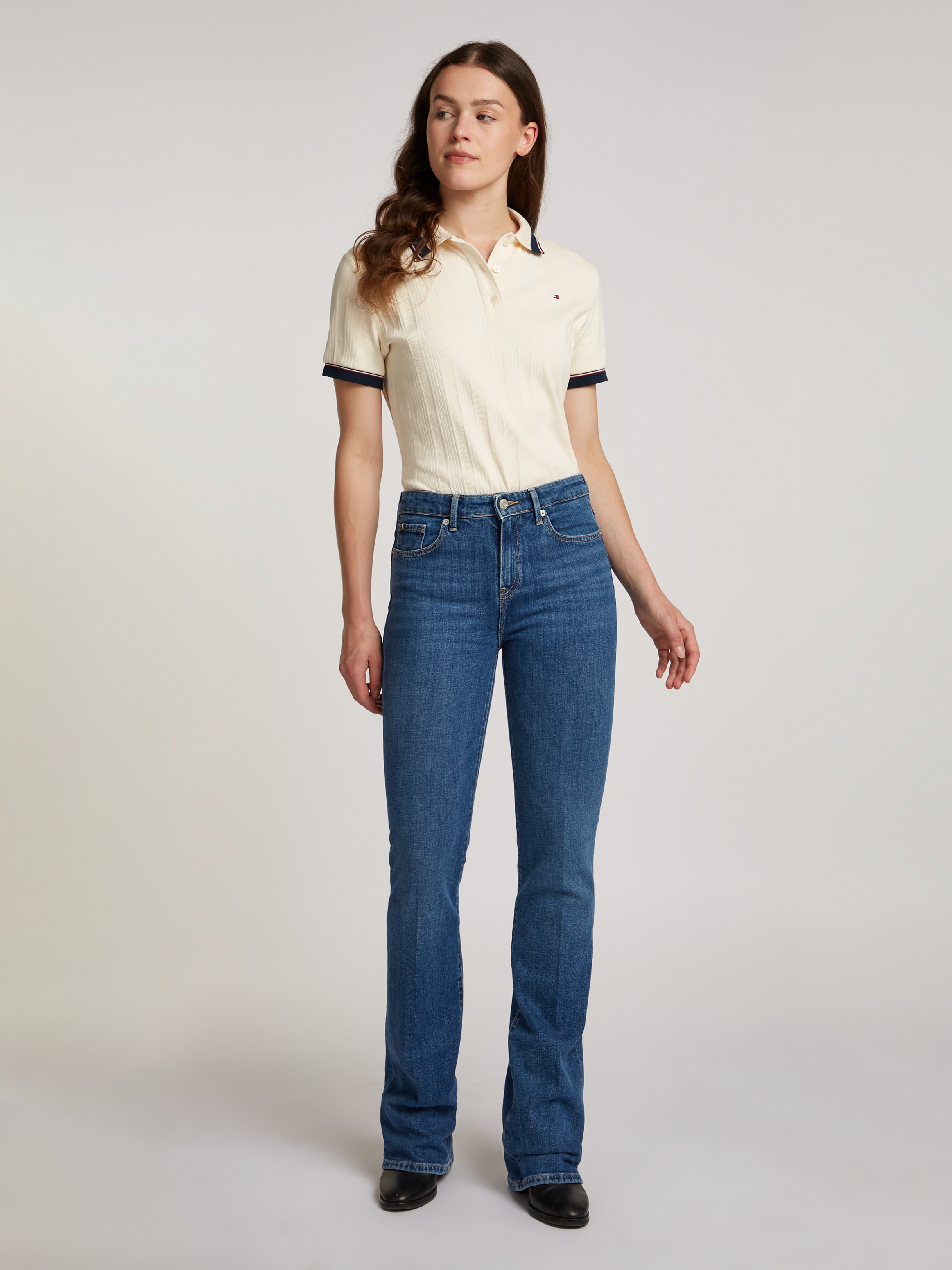 Tommy Hilfiger Bootcut-Jeans »Bootcut Regular Waist«, mittlere normale Leibhöhe, mit Bügelfalten, mit Nieten