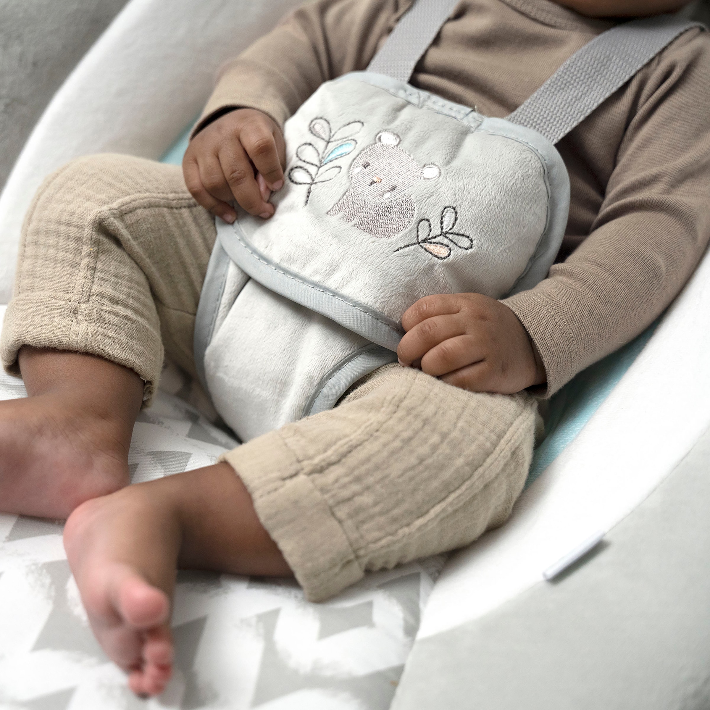 ingenuity Babywippe »SimpleComfort Compact Soothing Swing & Rocker - Raylan« mit Sound-Effekt