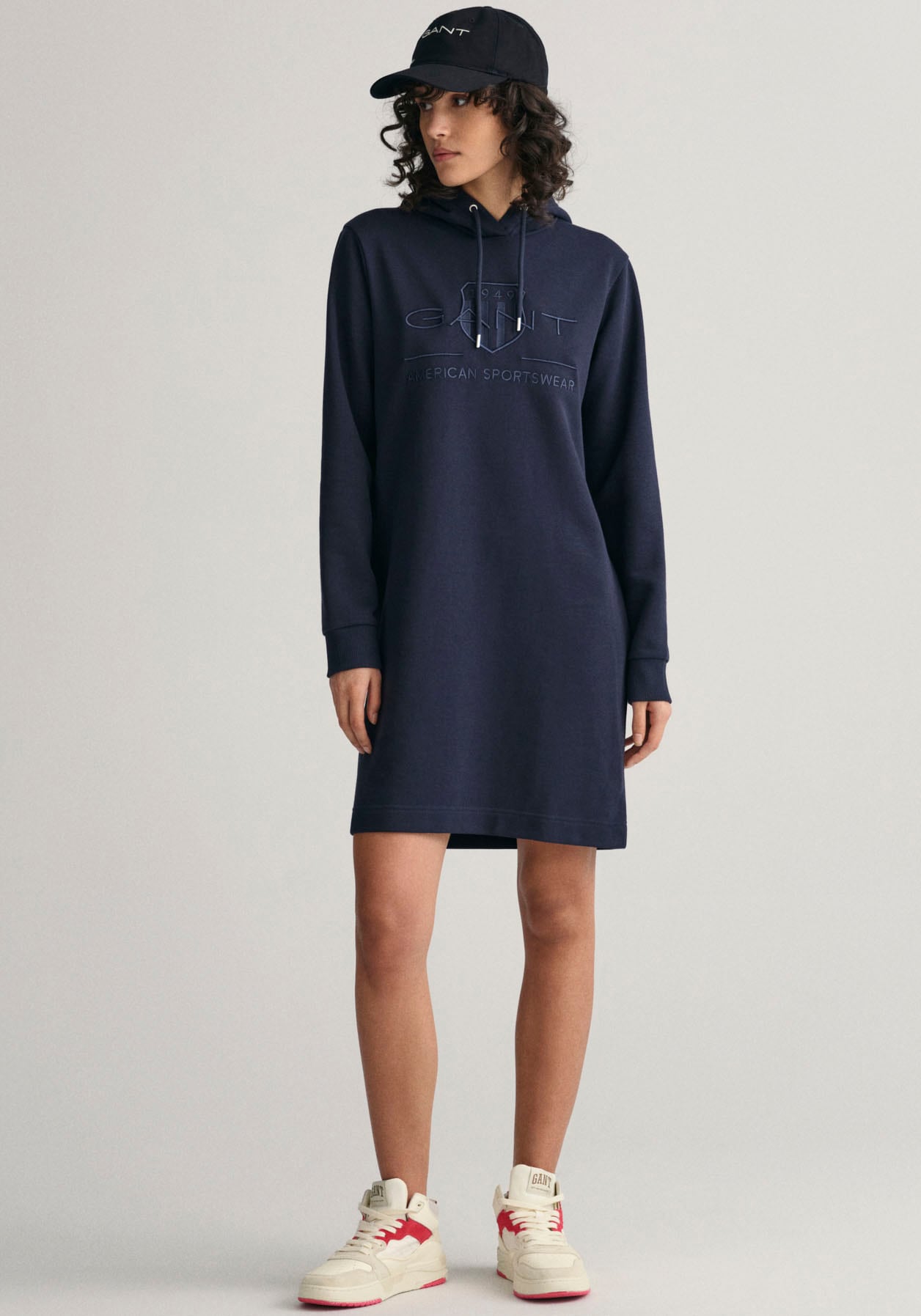 Gant mit »REG bei OTTO Archive-Shield-Logo TONAL online SHIELD farblich Sweatkleid abgestimmten DREKA«, kaufen einem