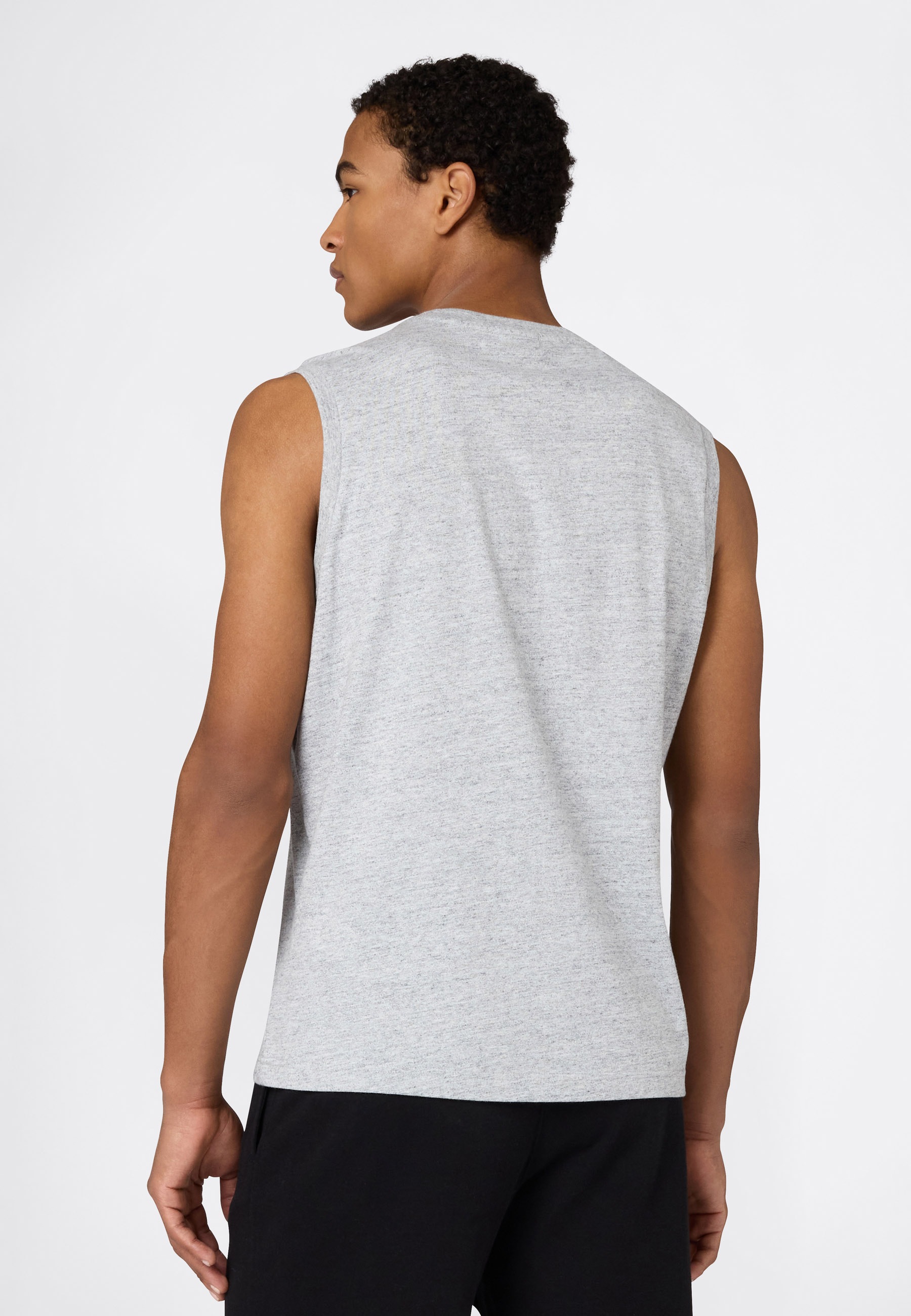 Champion Tanktop »BASICS Sleeveless T-Shirt Large Logo« sportliche Schnittform, sportlicher Stil, mit Rundhalsausschnitt