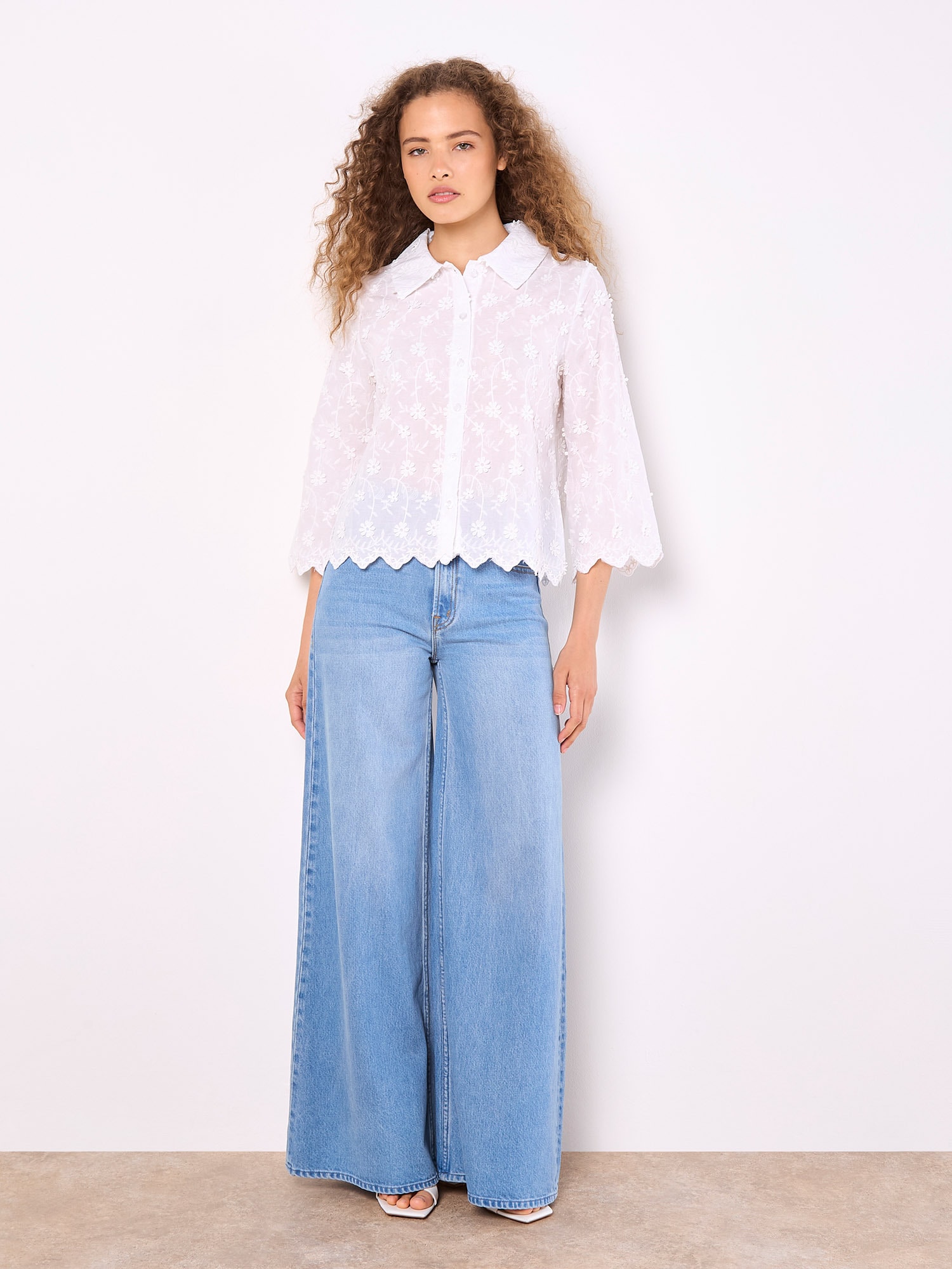 Apricot Shirtbluse »Bluse« mit Blumenapplikation