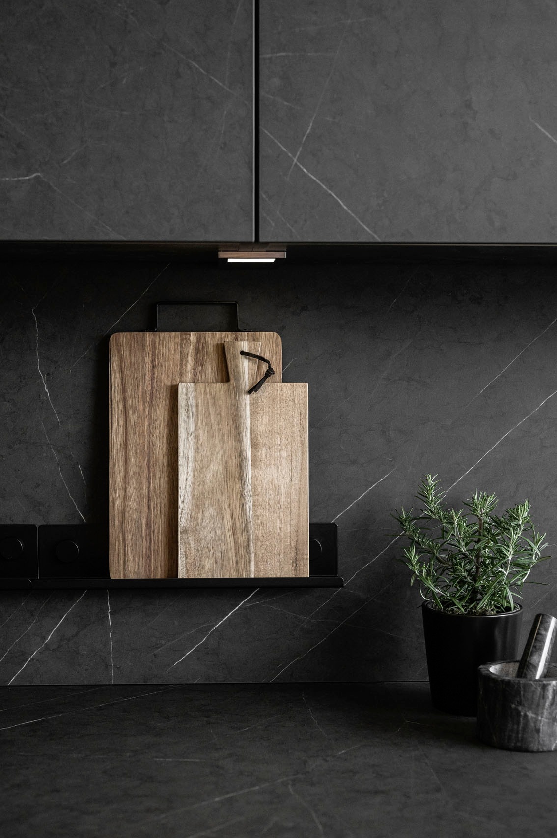 WENKO Gewürzregal »Modell Jet M«, Küchenregal für die Wand, Industrial Style, pulverbeschichtetes Metall