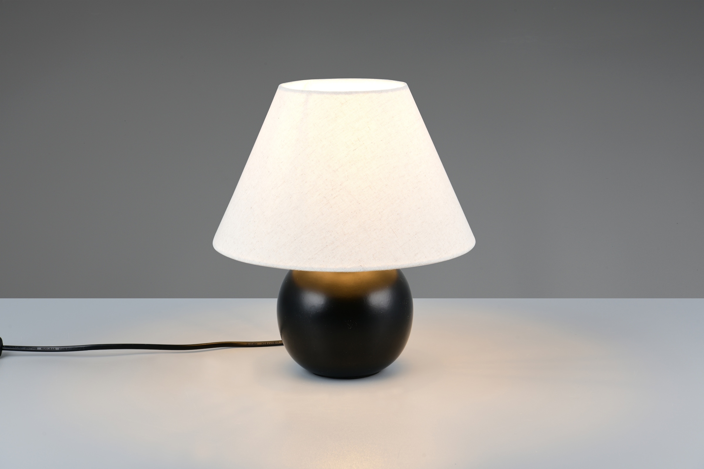 LeGer Home by Lena Gercke Schreibtischlampe »Amara, Tischlampe mit Schnurschalter exkl 1x E27 max 40W, Stoffschirm«, 1 flammig, Leuchtmittel E27 | Leuchtmittel wechselbar, Keramik Fuß, Schirm beige Kegelform, Höhe 29cm Ø 25cm Nachttischlampe