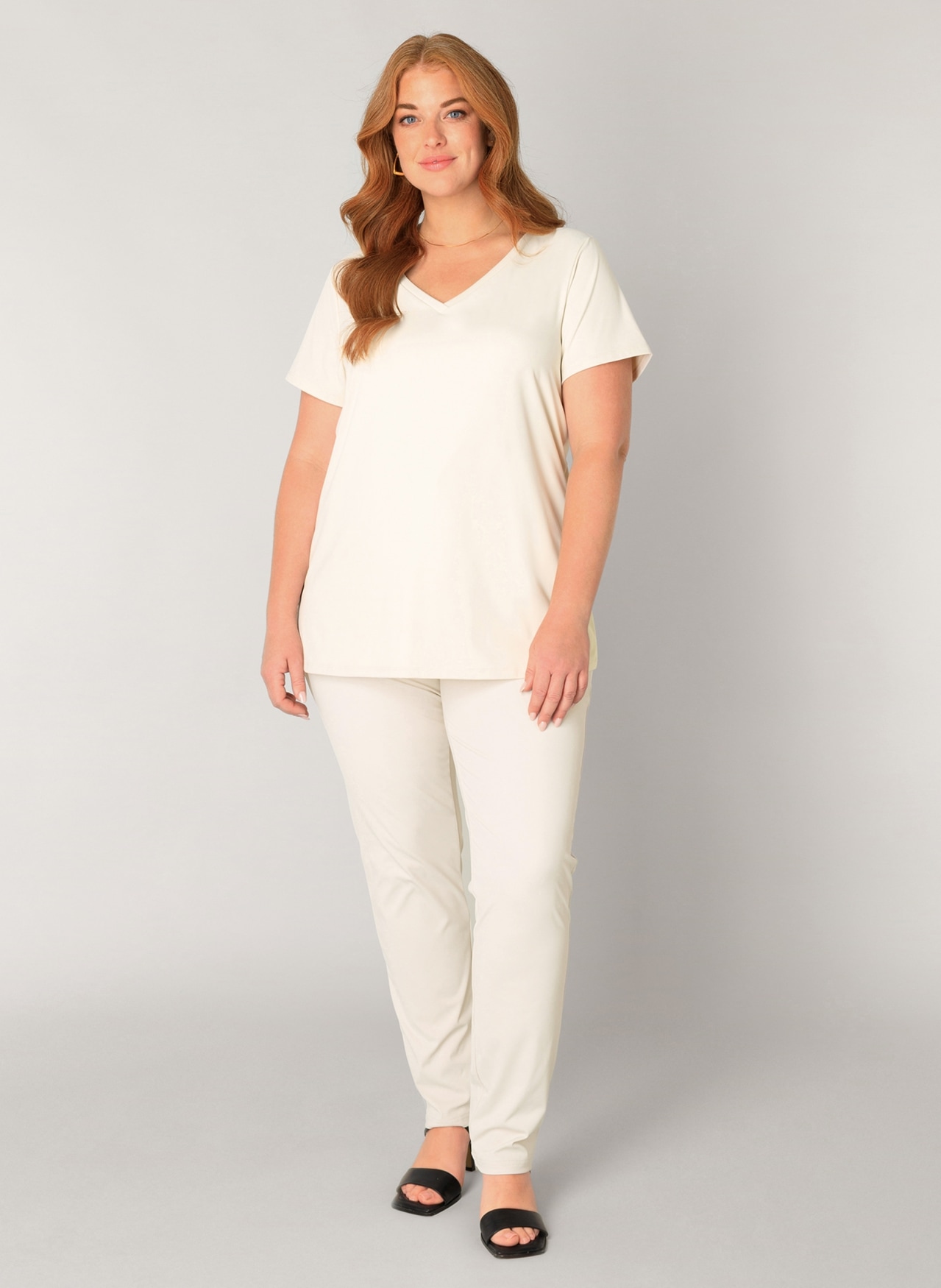 Base Level Curvy V-Shirt »Lilly« mit Stretch