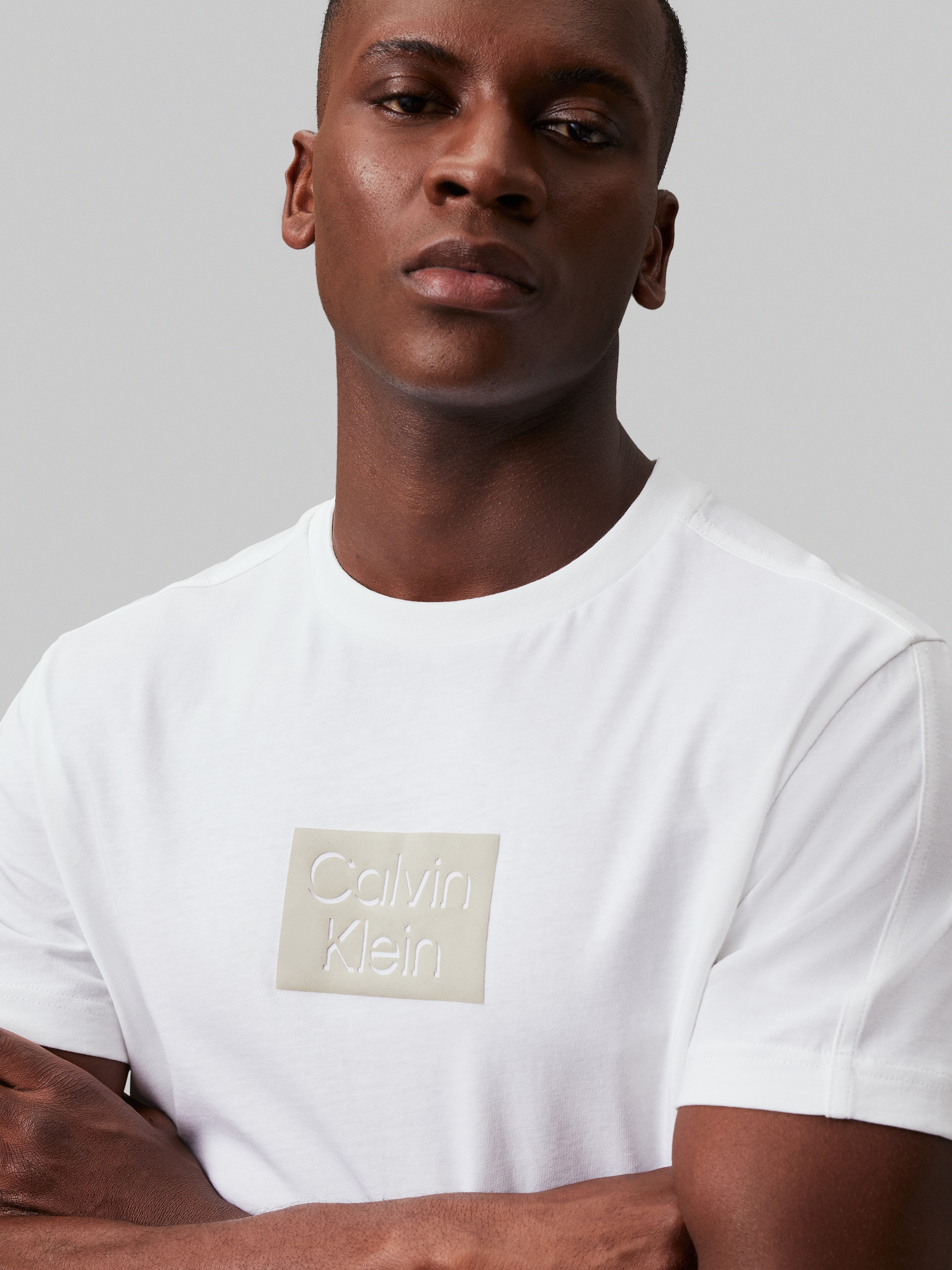 Calvin Klein T-Shirt »CUT OUT SHADOW LOGO T-SHIRT«, mit Logoprägung