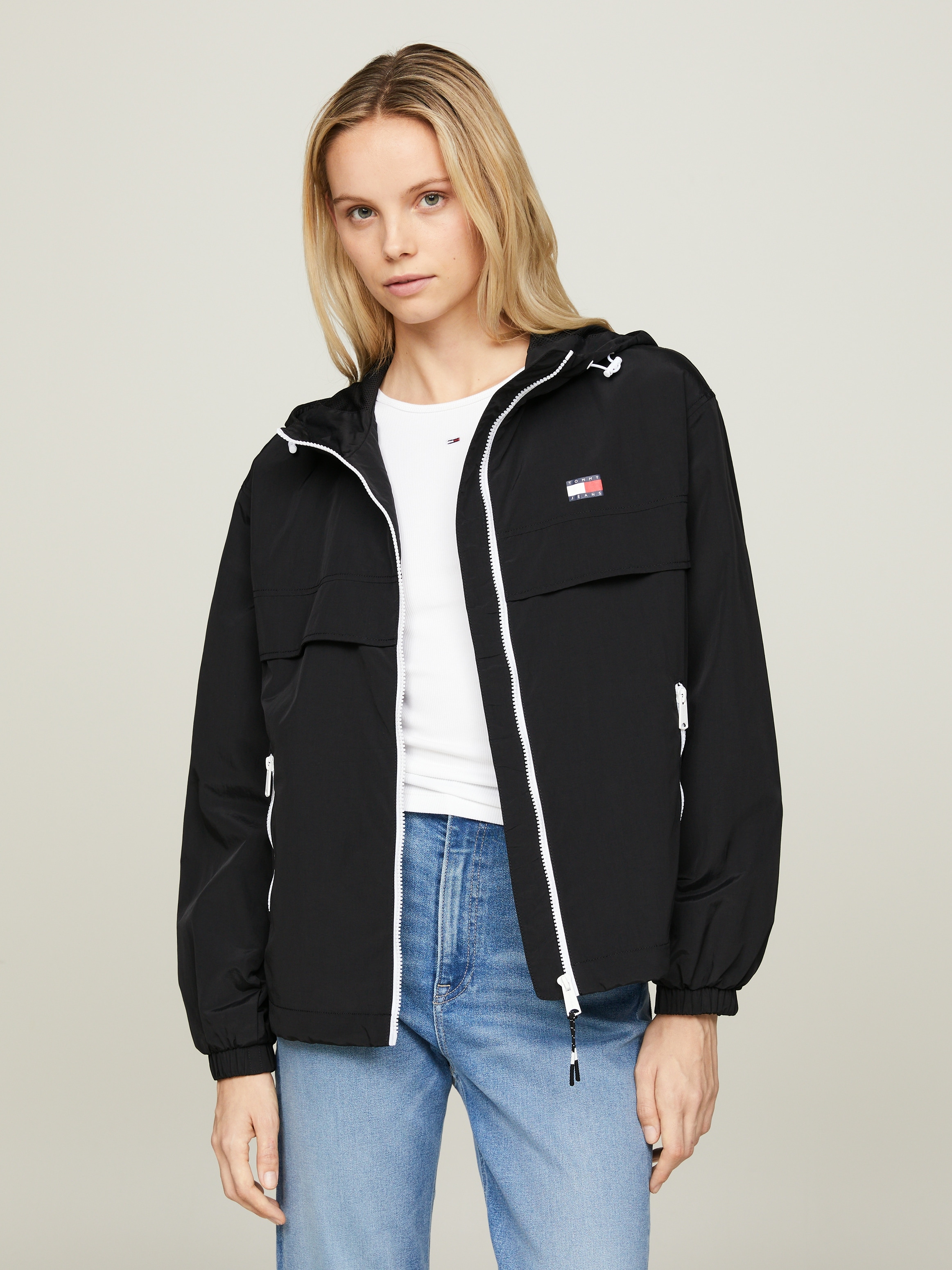 Tommy Jeans Windbreaker »TJW CHICAGO WINDBREAKER EXT«, mit Kapuze, mit kontrastfarbenen Reißverschlüssen