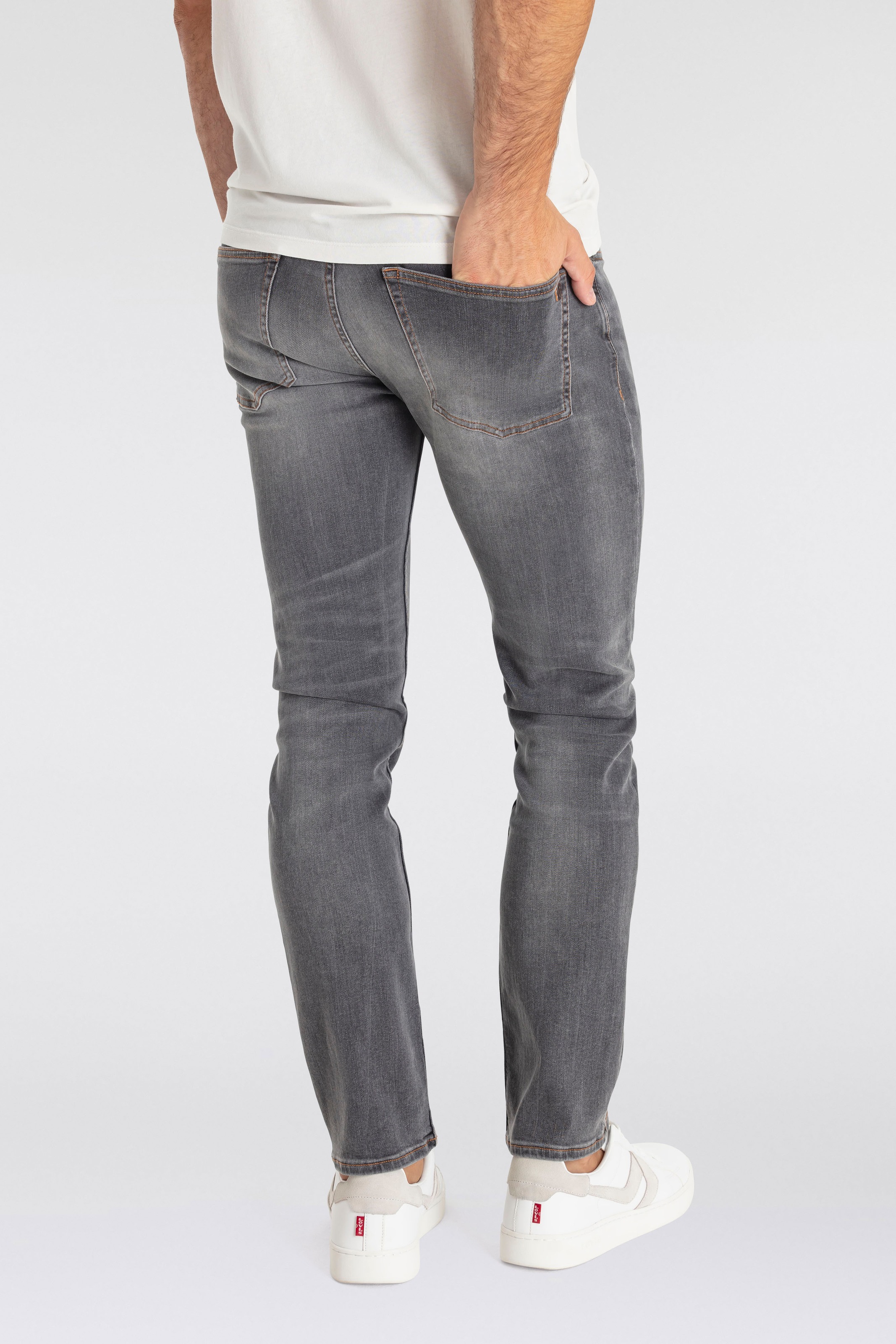 BOSS ORANGE Slim-fit-Jeans »Delaware«, mit BOSS Leder-Badge