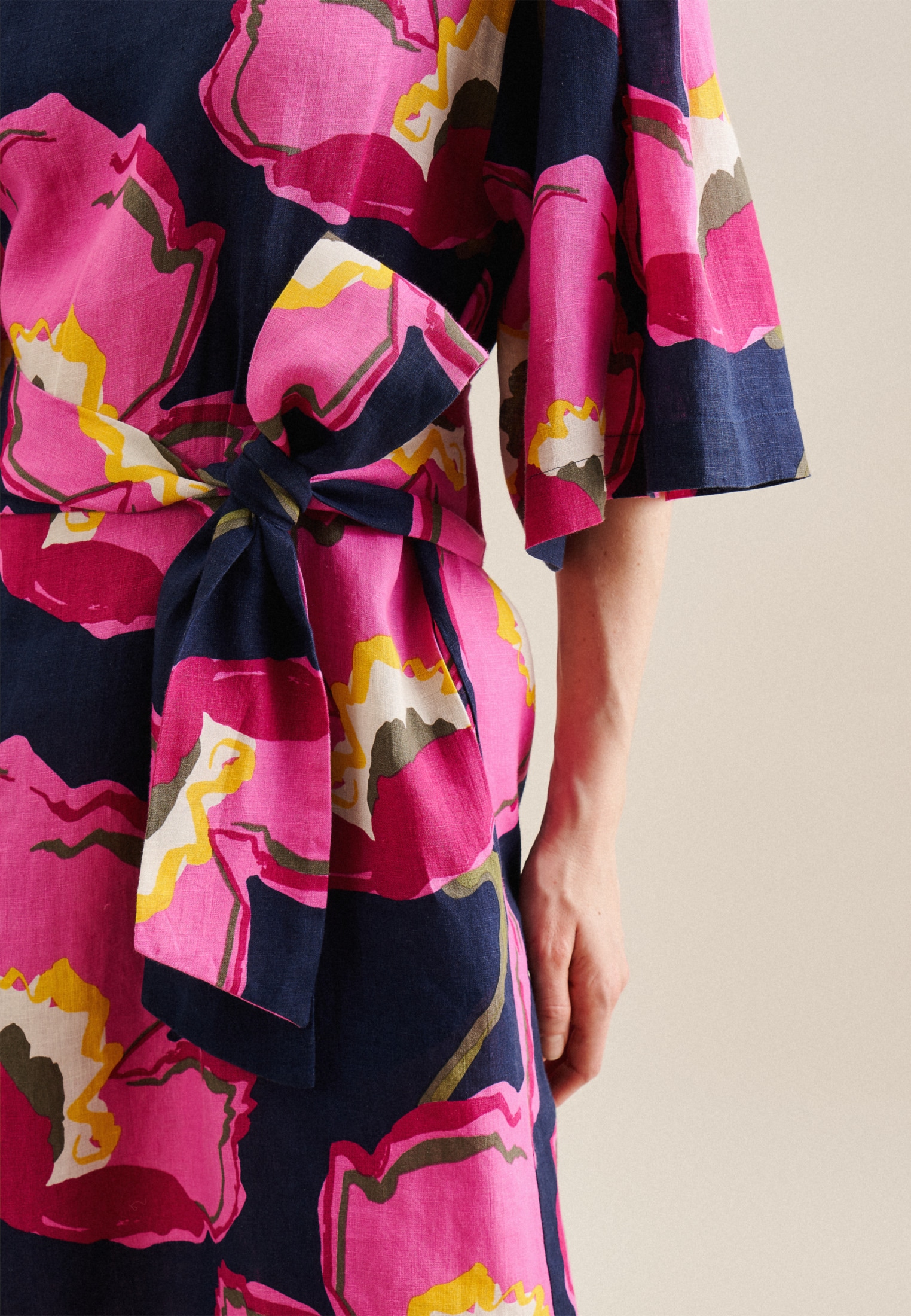 seidensticker Sommerkleid »Schwarze Rose«, Kurzarm Rundhals Floral