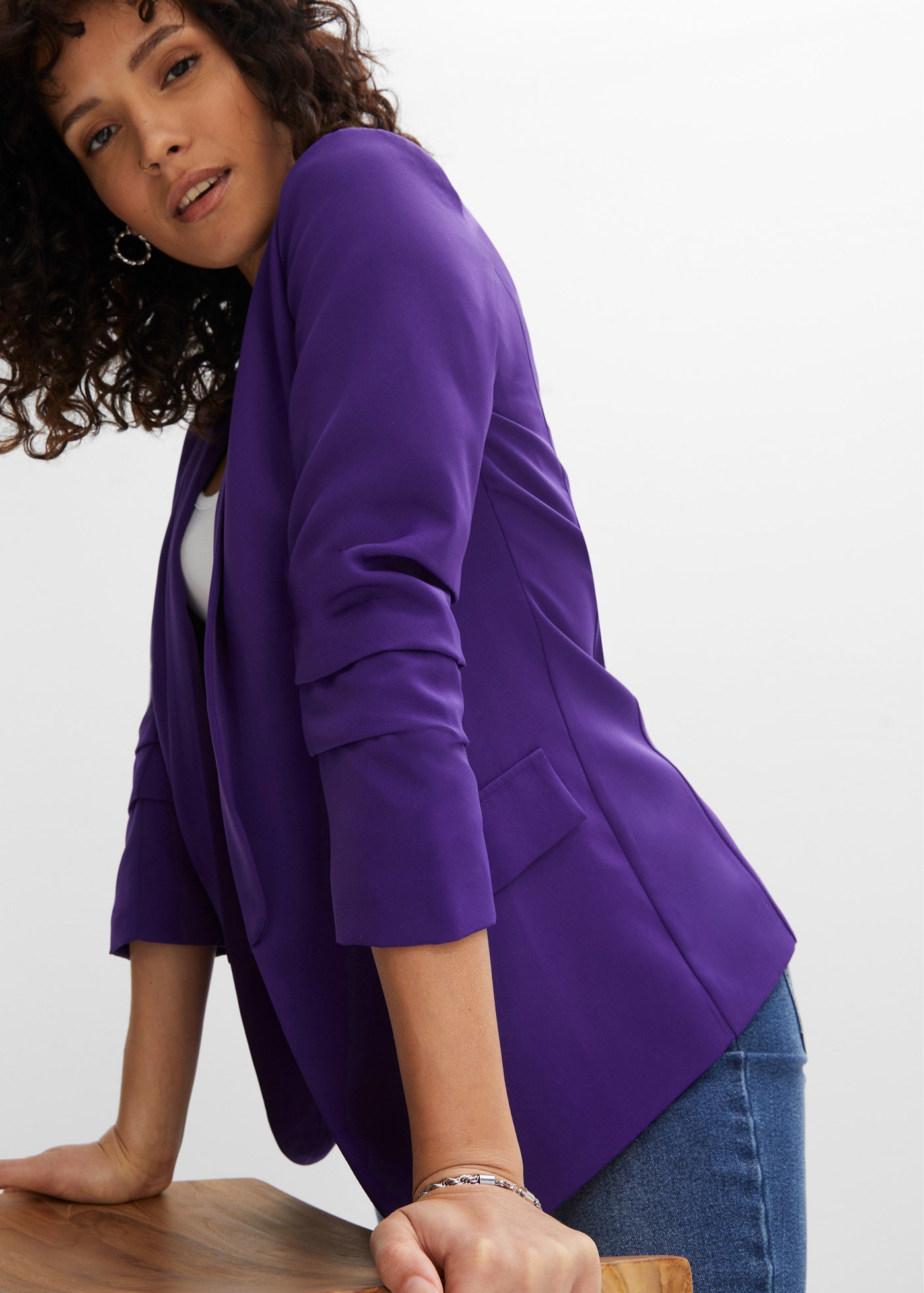 bonprix Jackenblazer femininer Stil, schmale Passform, aus Polyester und Elasthan