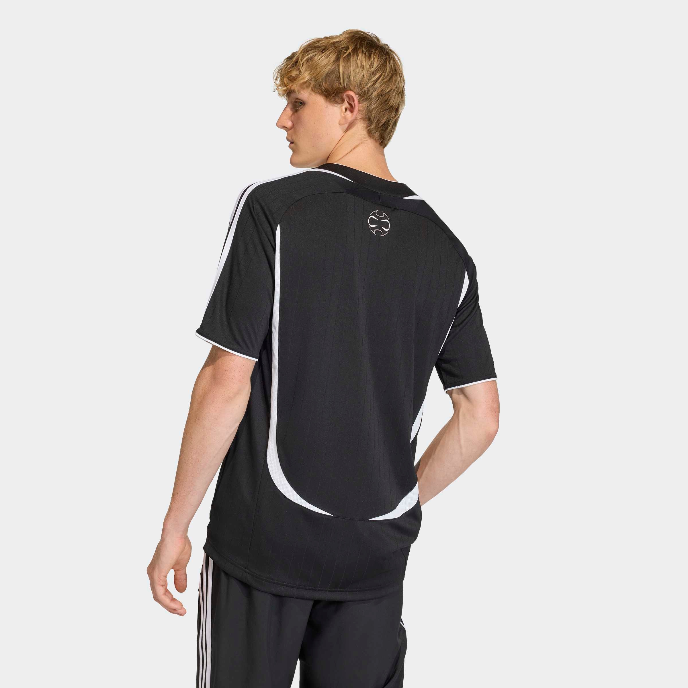 adidas Originals T-Shirt »TEAMGEIST ADICOLOR« sportlicher Look, Kurzarm, mit Rundhalsausschnitt