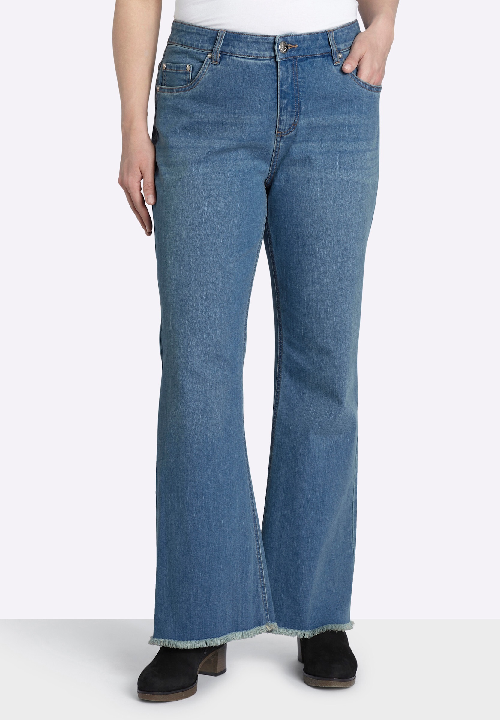 Sheego 5-Pocket-Jeans »Bootcut-Jeans Bootcut-Jeans mit Fransensaum«