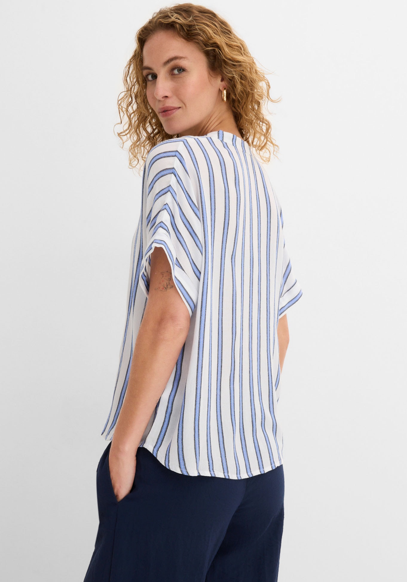 bonprix Hemdbluse mit schmalem Stehkragen und V-Ausschnitt