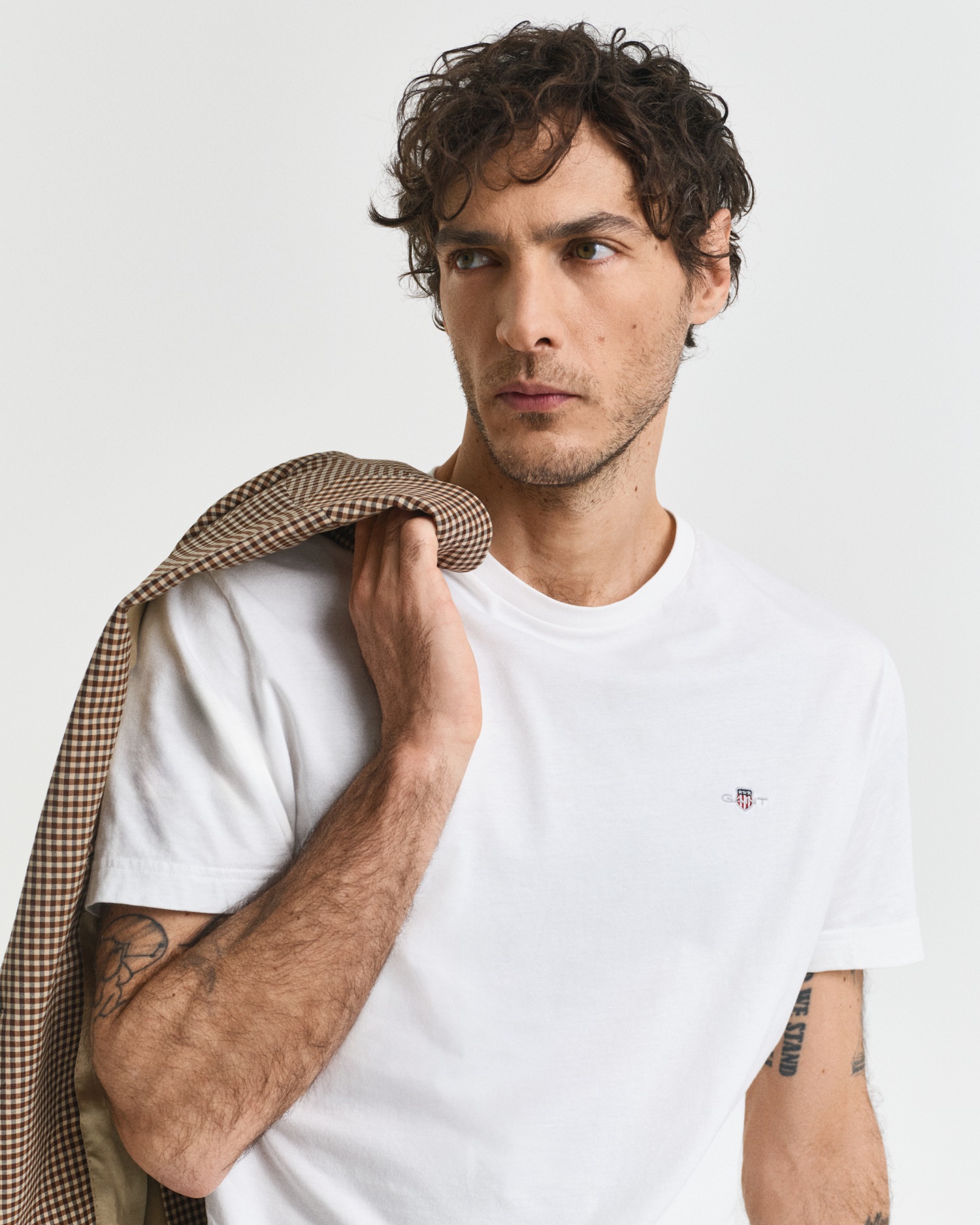 Gant T-Shirt »SLIM SHIELD SS T-SHIRT« mit Logostickerei auf der Brust