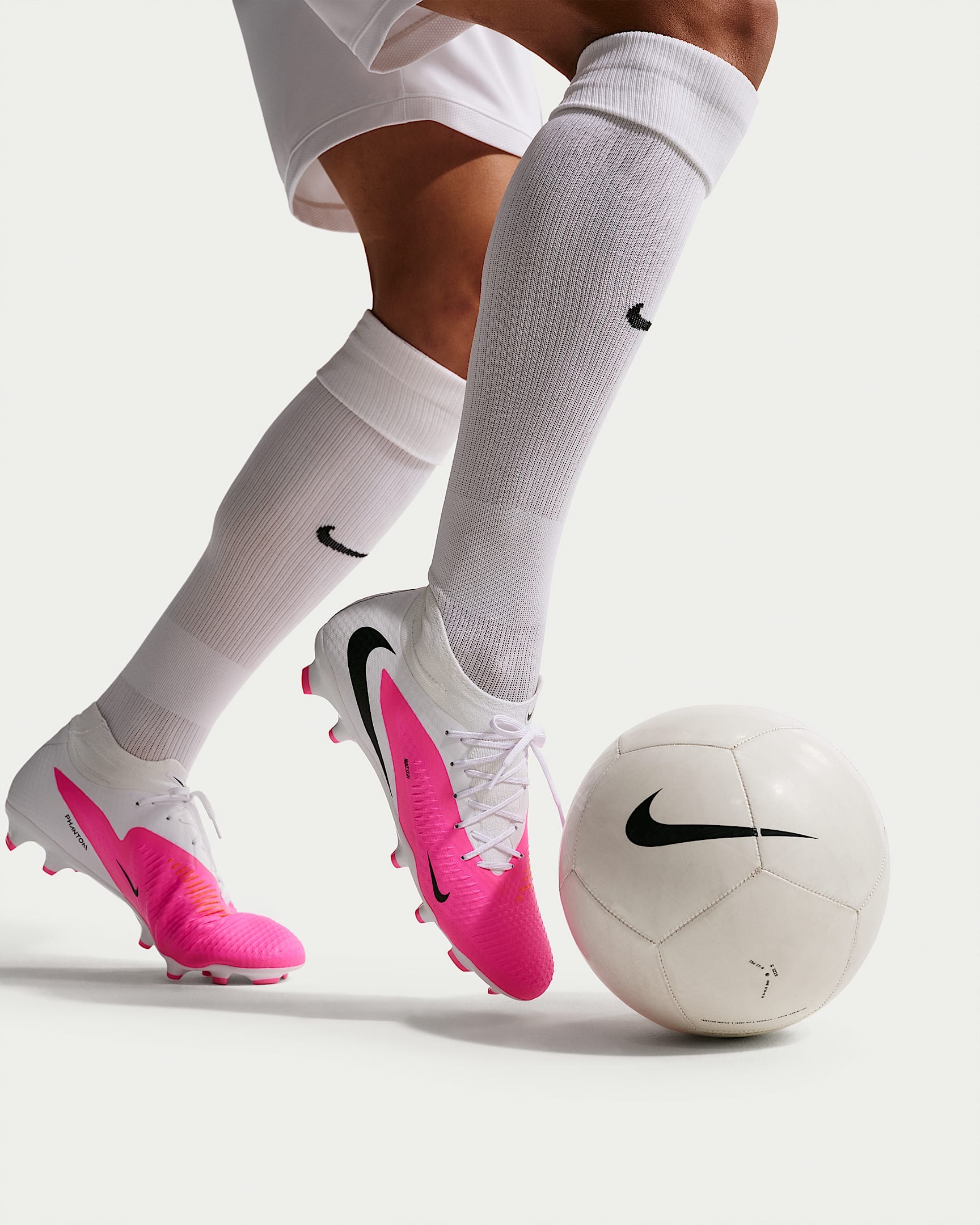 Nike Fußballschuh »PHANTOM 6 HIGH ACAD FG/MG T«  Außensohle für Rasenplätze und für feste Böden
