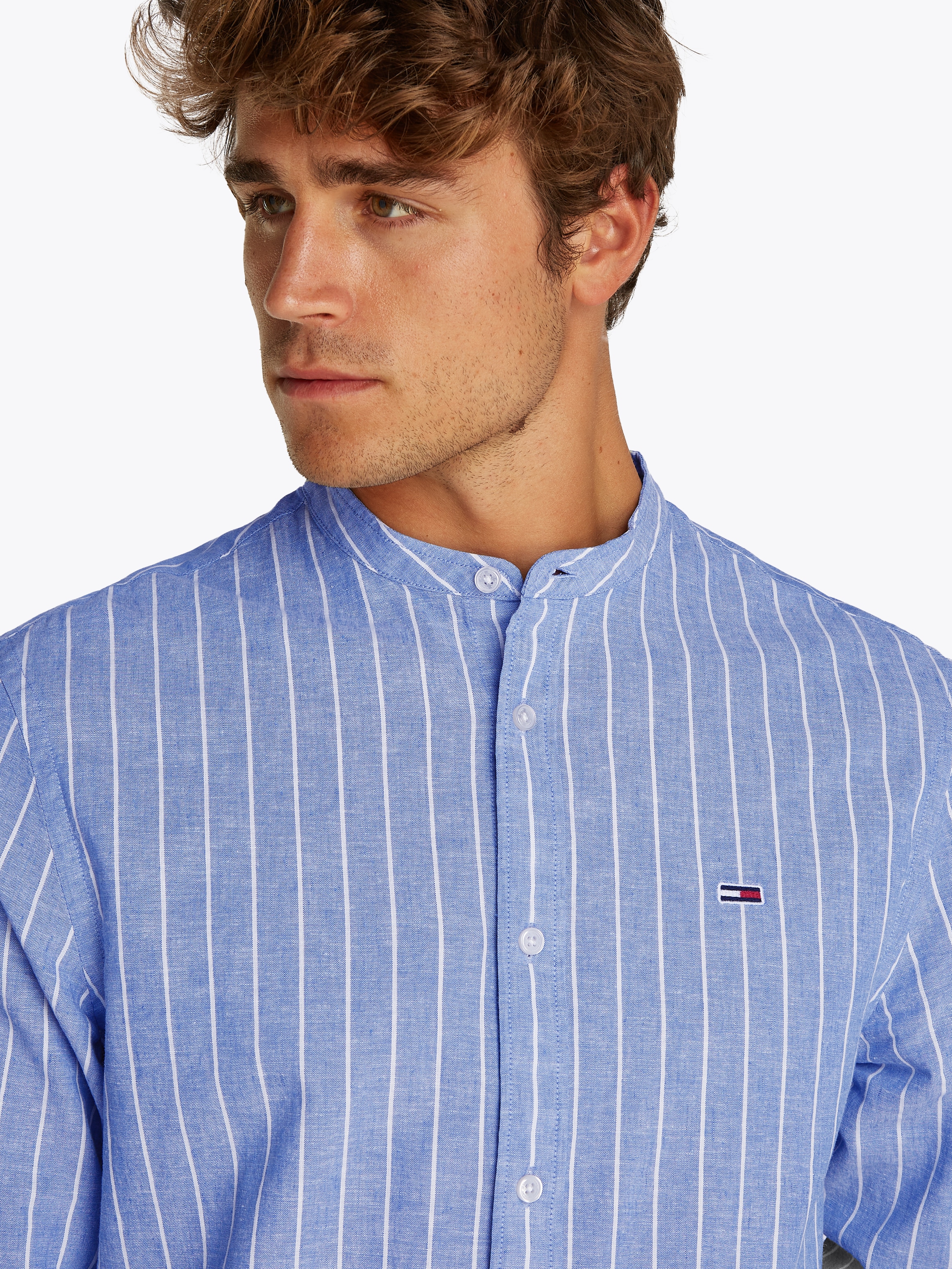 Tommy Jeans Langarmhemd »TJM LINEN MIX BND STP SHRT EXT«, Mit Rundhalsausschnitt