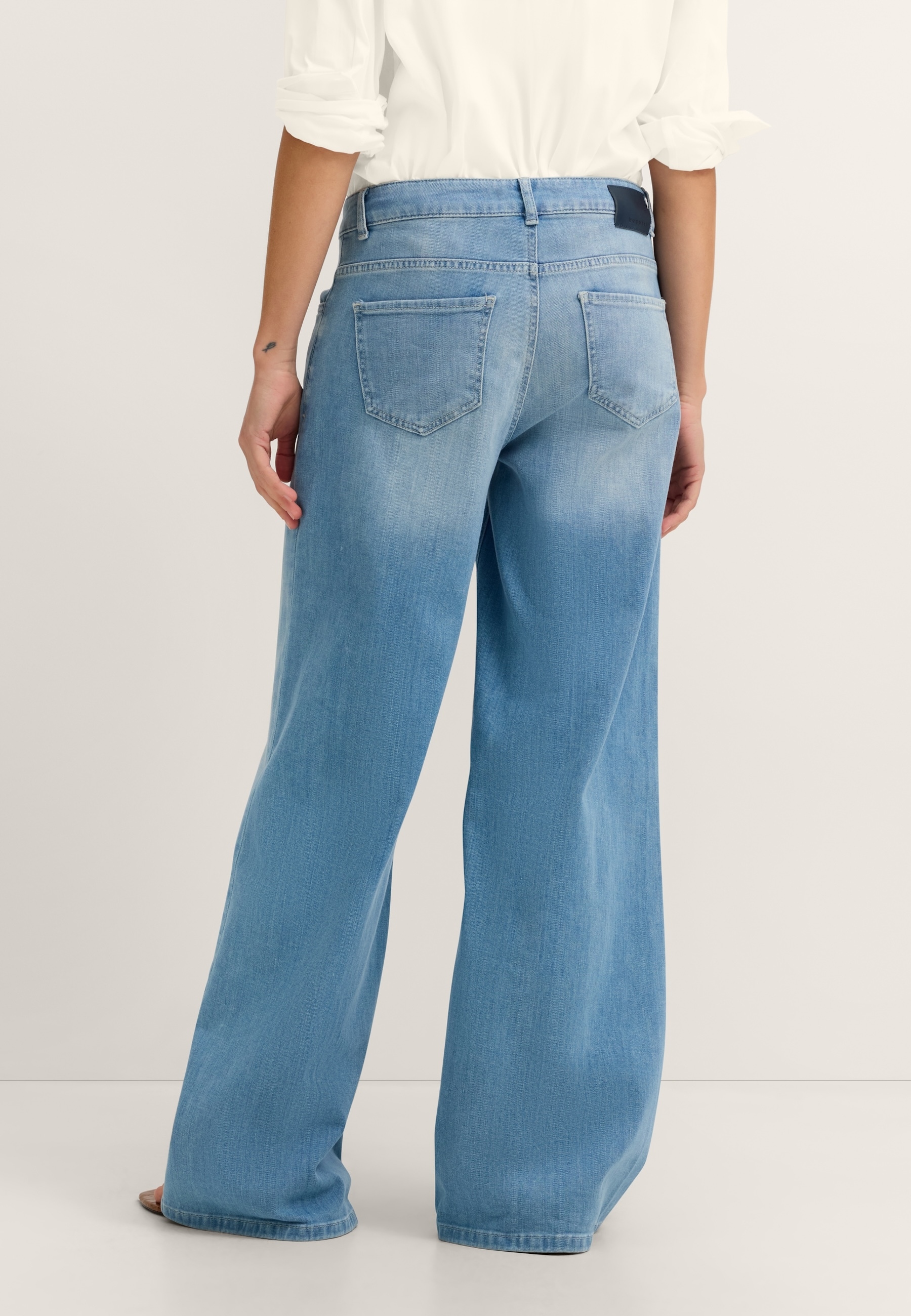 bugatti 5-Pocket-Jeans Modern Fit 5-Pocket leicht ausgestellt