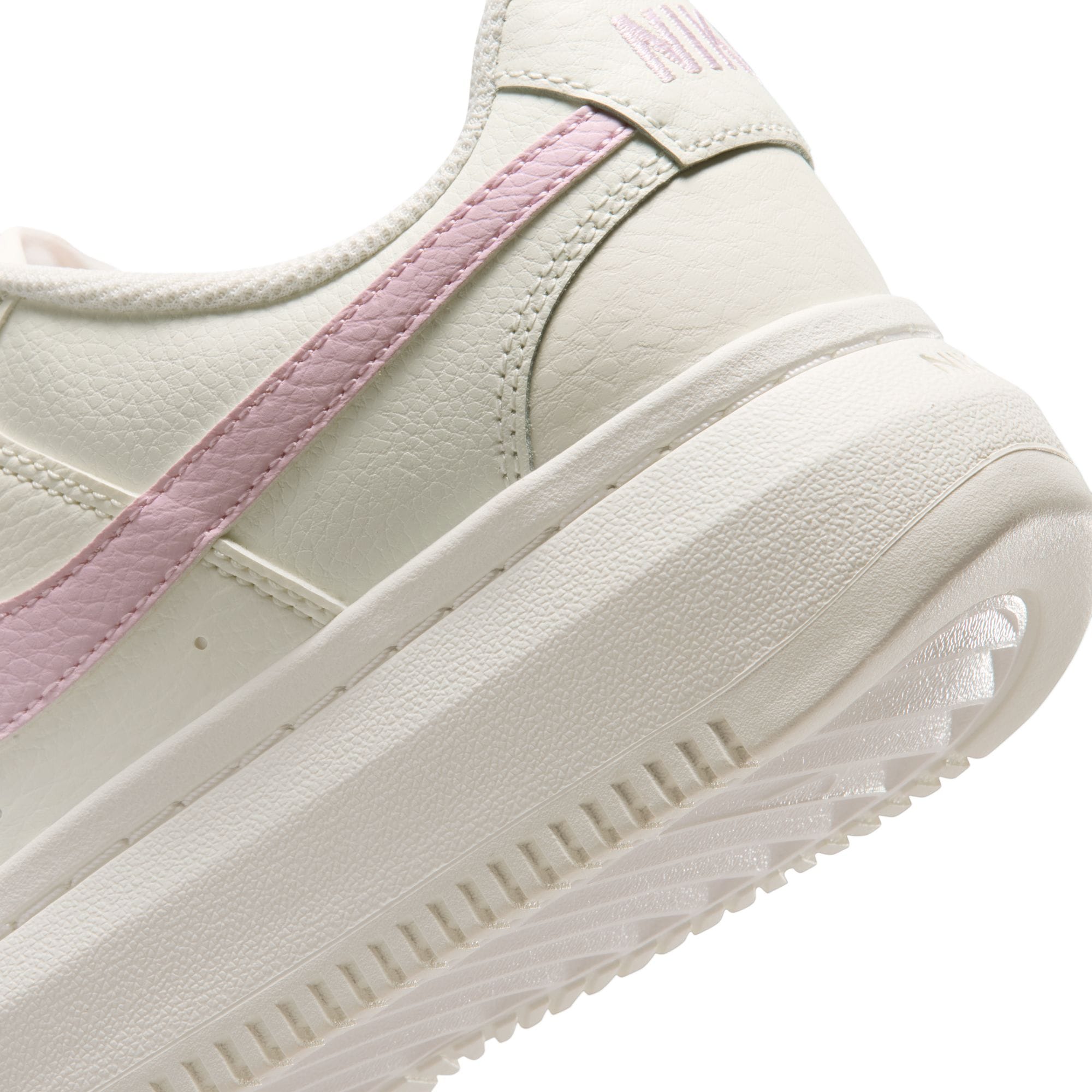 Nike Sportswear Sneaker »Court Vision Alta«  inspiriert vom Design des Nike Air Force