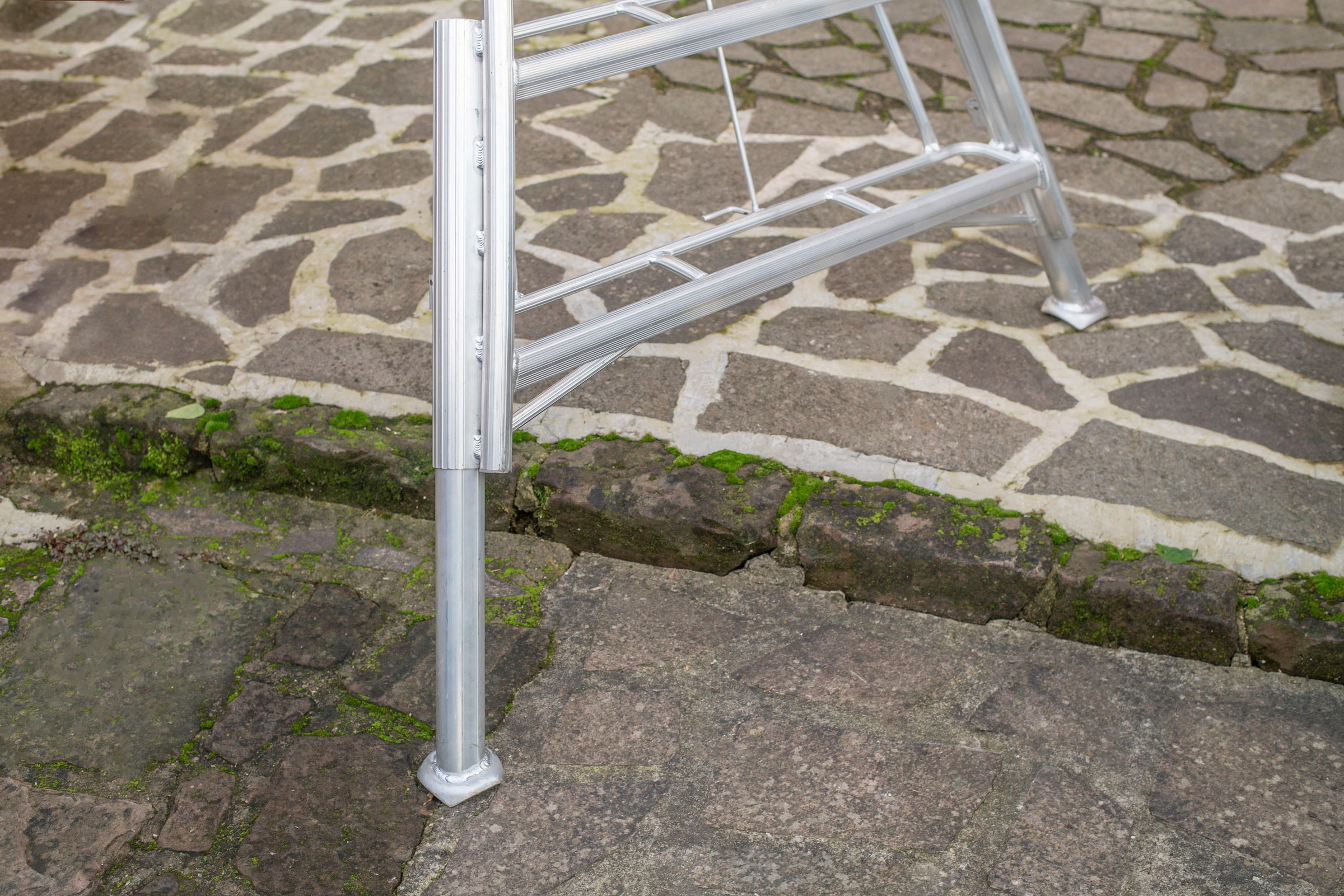 Niwaki Vielzweckleiter Gartenleiter, gleicht Unebenheiten im Gelände aus