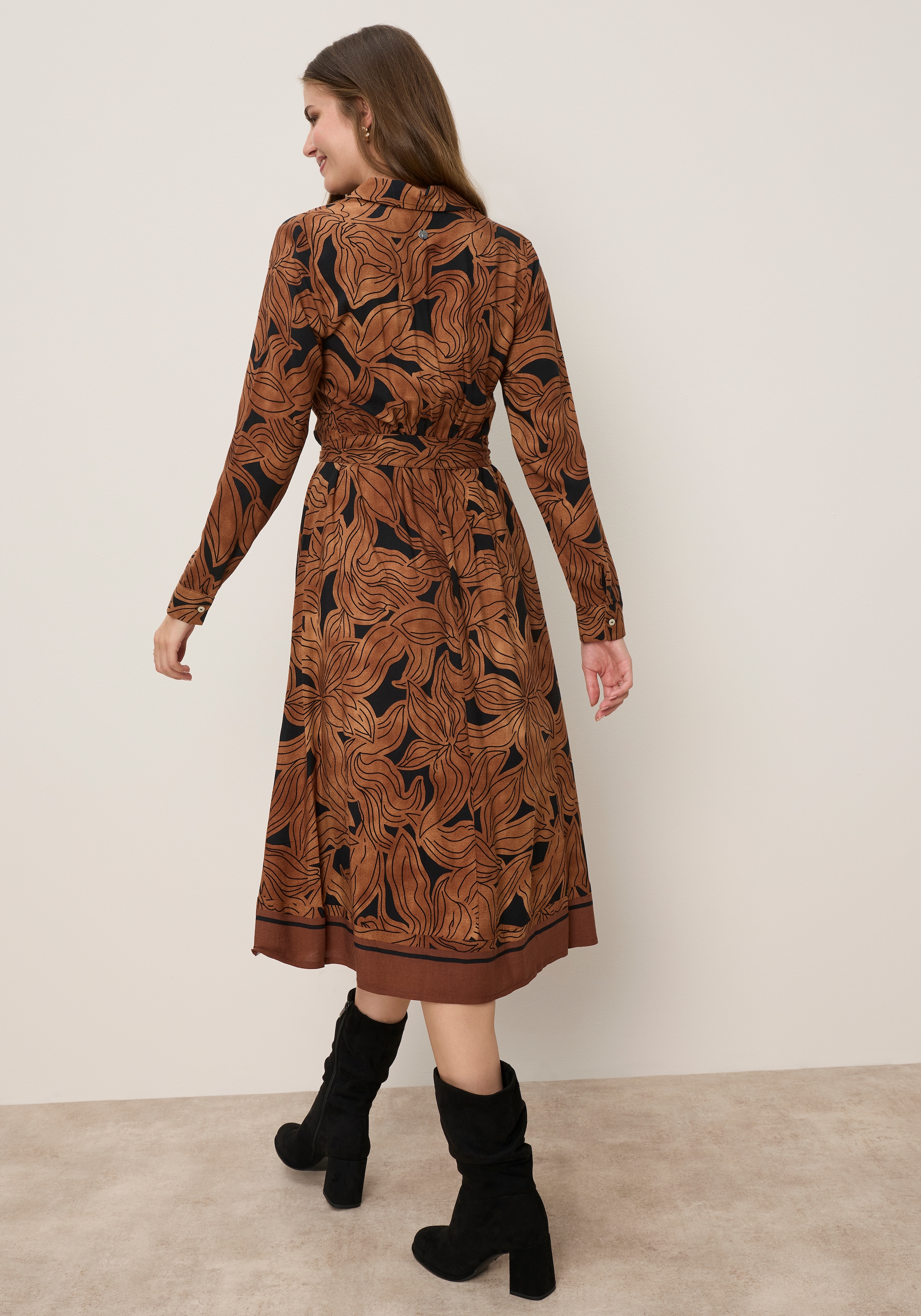 Tamaris Hemdblusenkleid »mit tailliertem Bindeband und Blumenmuster« aus Viskose