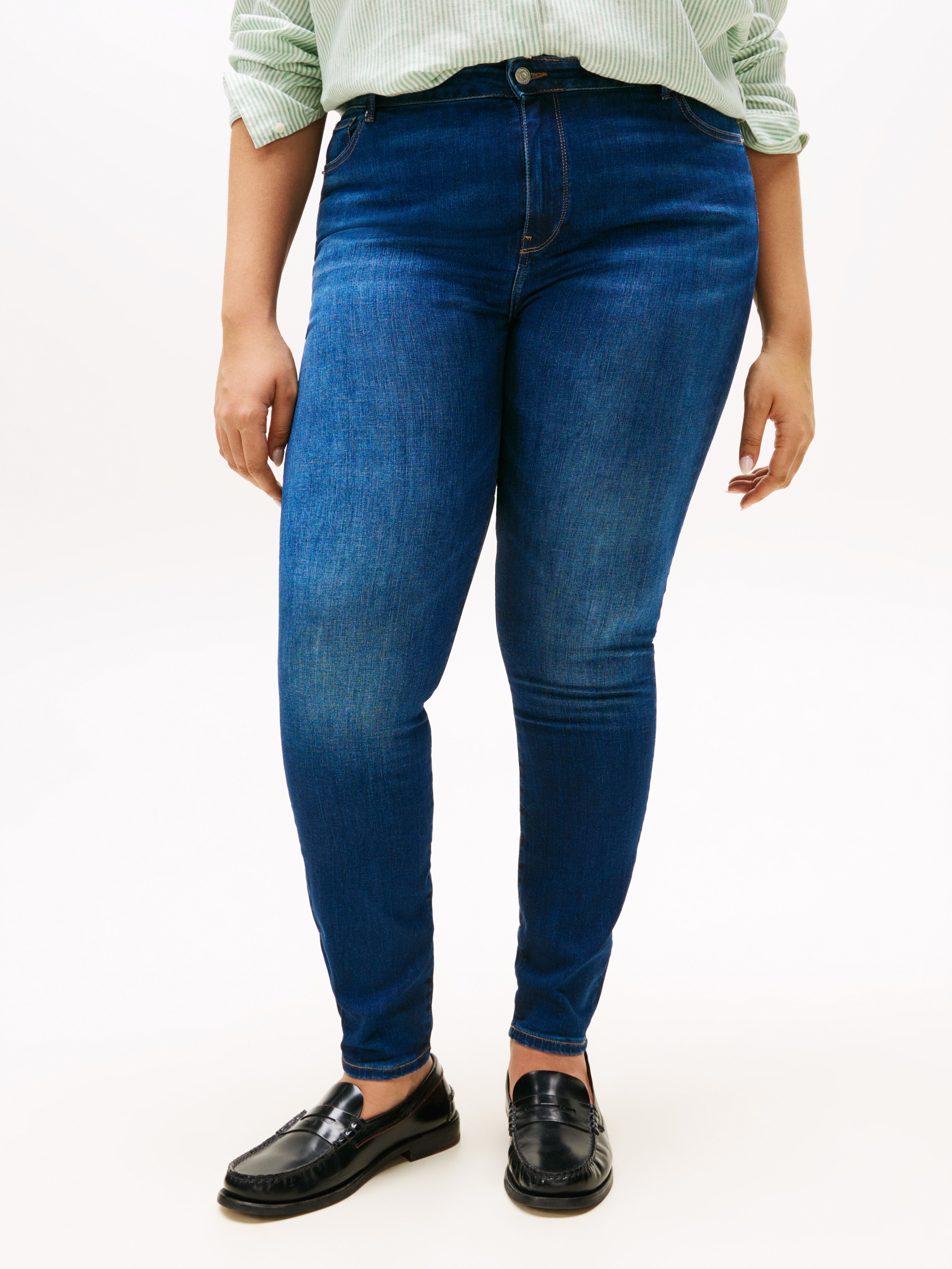 Tommy Hilfiger Curve Skinny-fit-Jeans »CRV HARLEM SKINNY RW NEW DOREEN«, in Großen Größen, Tommy Jeans Logo-Badge, stoned wash Optik