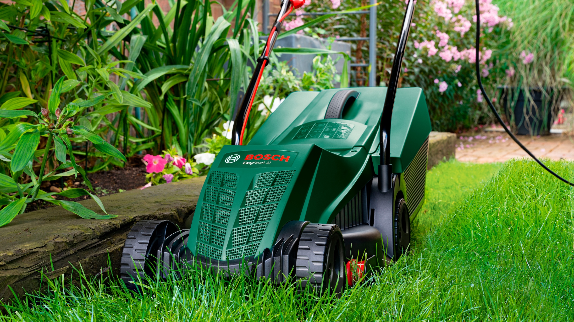 Bosch Home & Garden Elektrorasenmäher »»EasyRotak 32-205««, (für einfaches Mähen – schnelle Ergebnisse, bis ganz an den Rand), Grasfangvolumen 31l