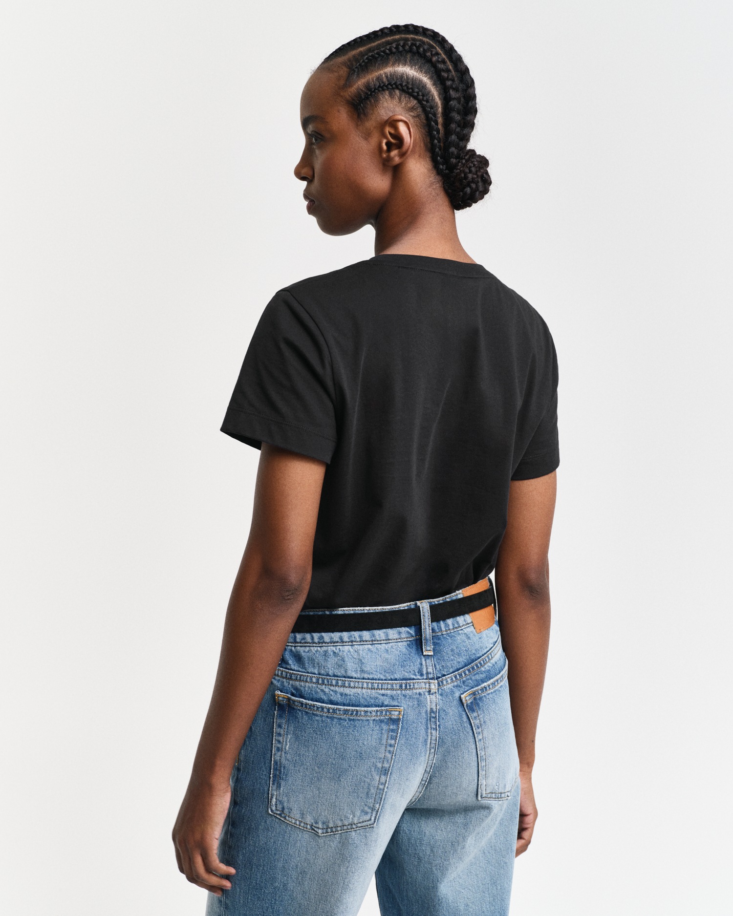 Gant T-Shirt »REG SHIELD KA T-SHIRT«, mit einer kleinen aufgestickten Wappen-Grafik auf der Brust